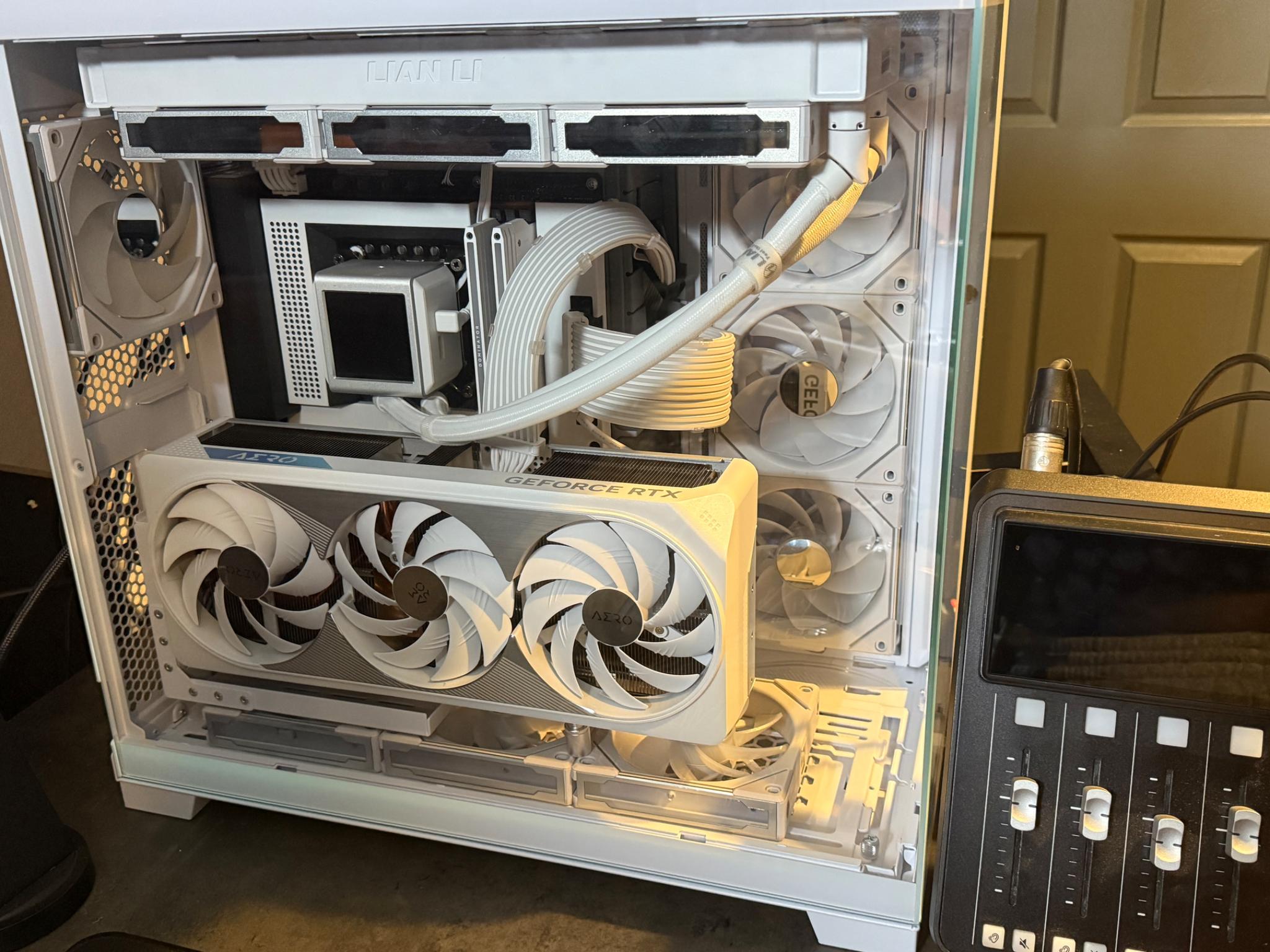Vegeta's Revenge! All WHITE Gaming PC 4080 Super, i7-14700k, 32gb DDR5, 2TB SSD