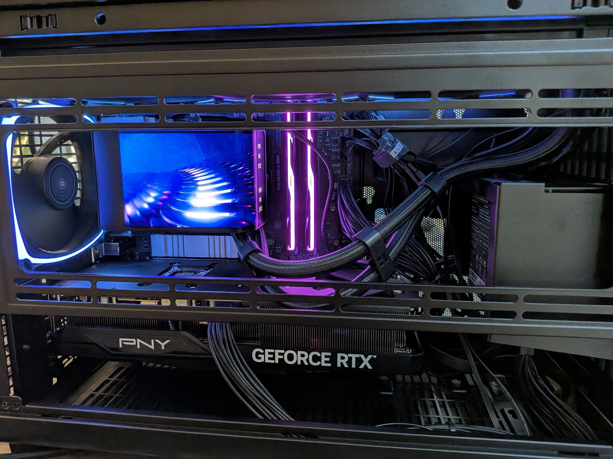 4K Stargate - RTX 5070 Ti, Ryzen 7 9800X3D, 32 GB DDR5, 2 TB Gen 4 NVME, RGB, Liquid Cooled