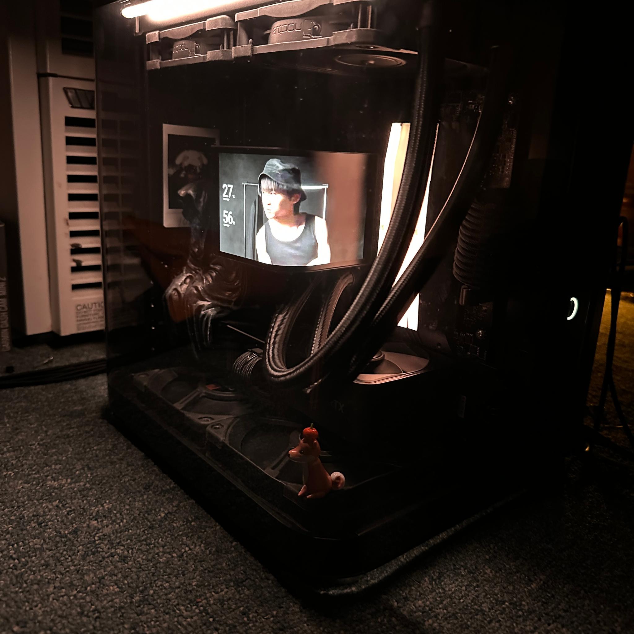 AMD RYZEN7 7800X3D + RTX 4070 SUPER Micro ATX PC