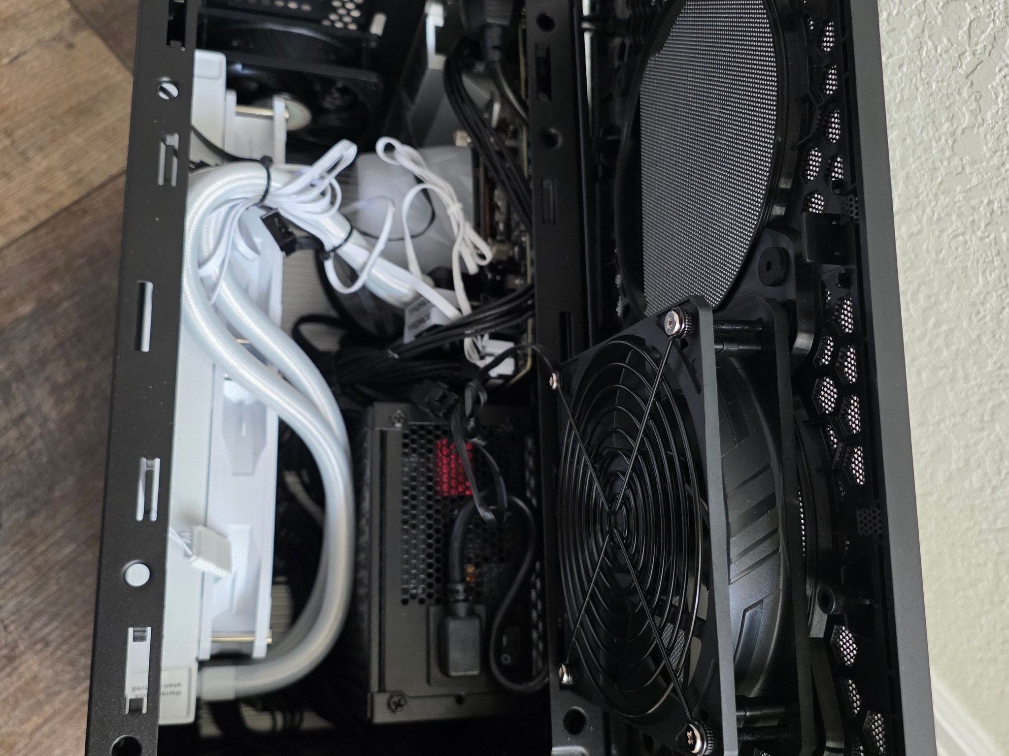 Simple and Effective NR200 Build | Ryzen 7700X | 32GB DDR5 | 1TB NVME | 7900XTX