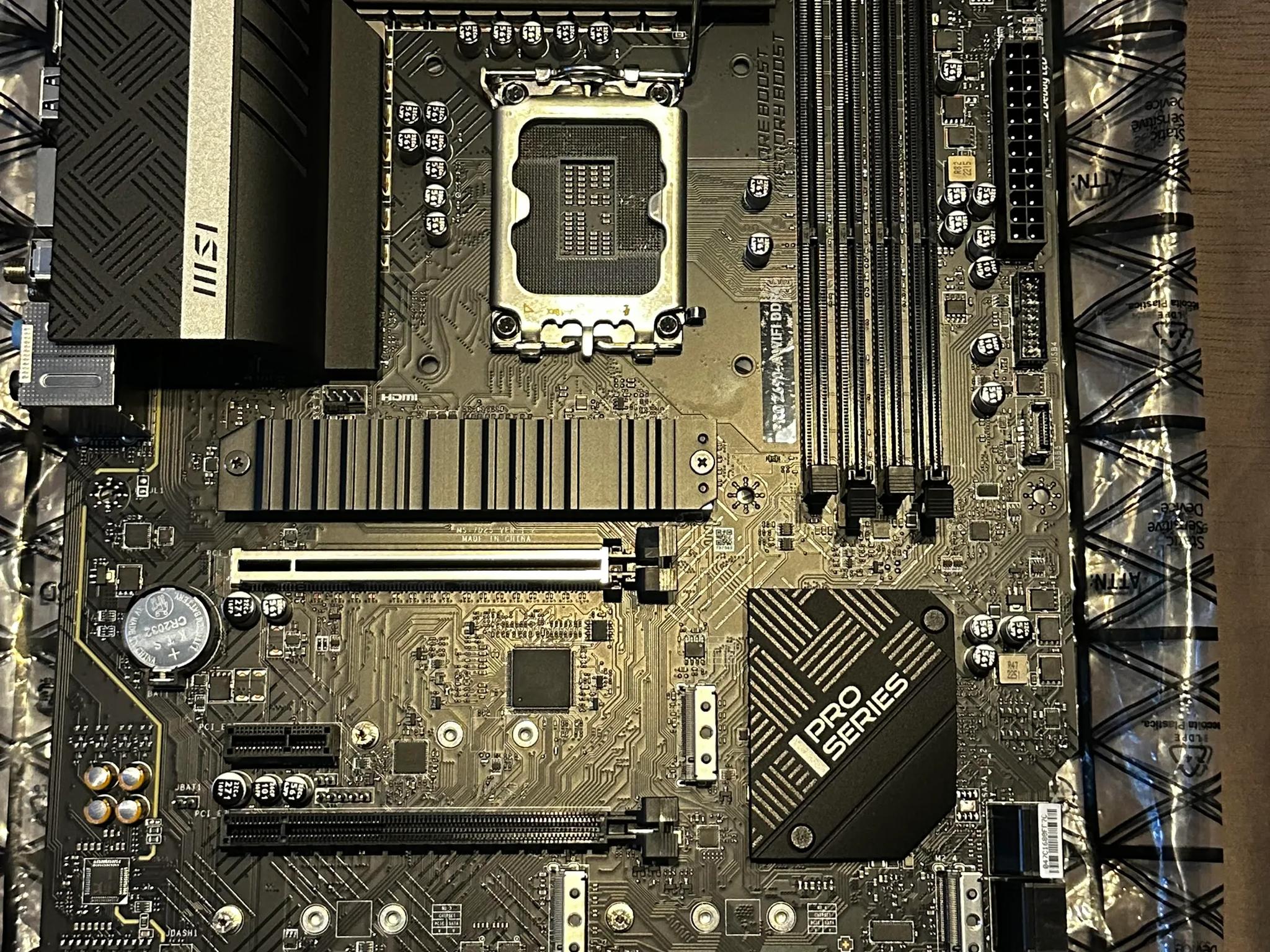 Pro Z690-A Wifi DDR4: Bent CPU Pins