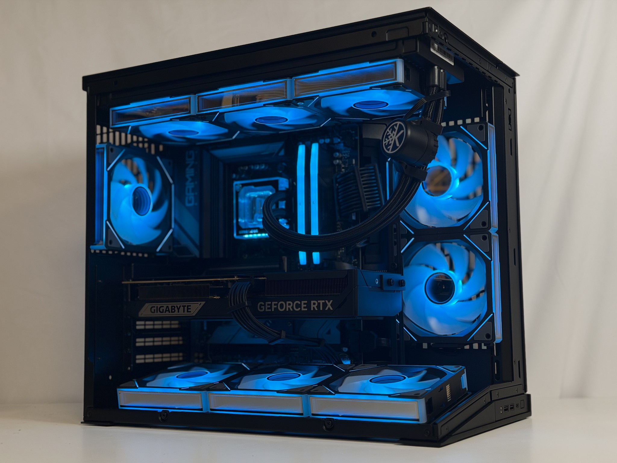 Signature  v2 - 5070 Ti | 7800X3D | 32GB DDR5 | 1TB SSD