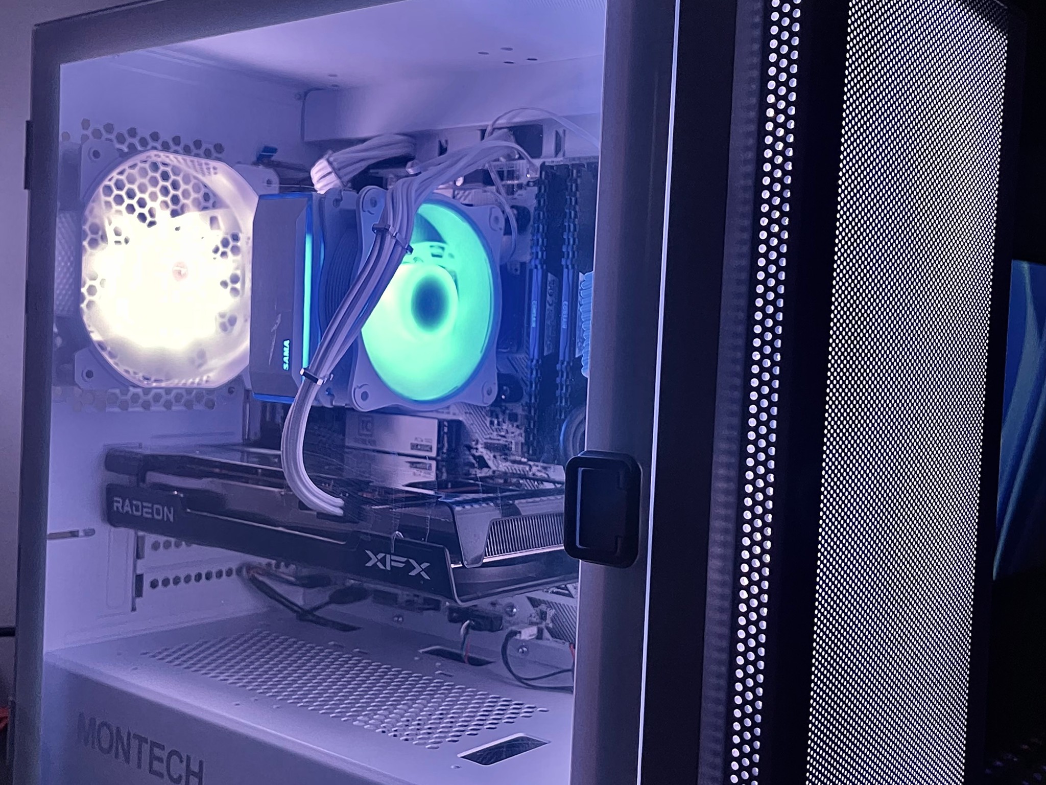 🥶 ALL WHITE 1080p Streaming/Gaming PC | RX 6600, Ryzen 5 3600, 1TB SSD 🥶