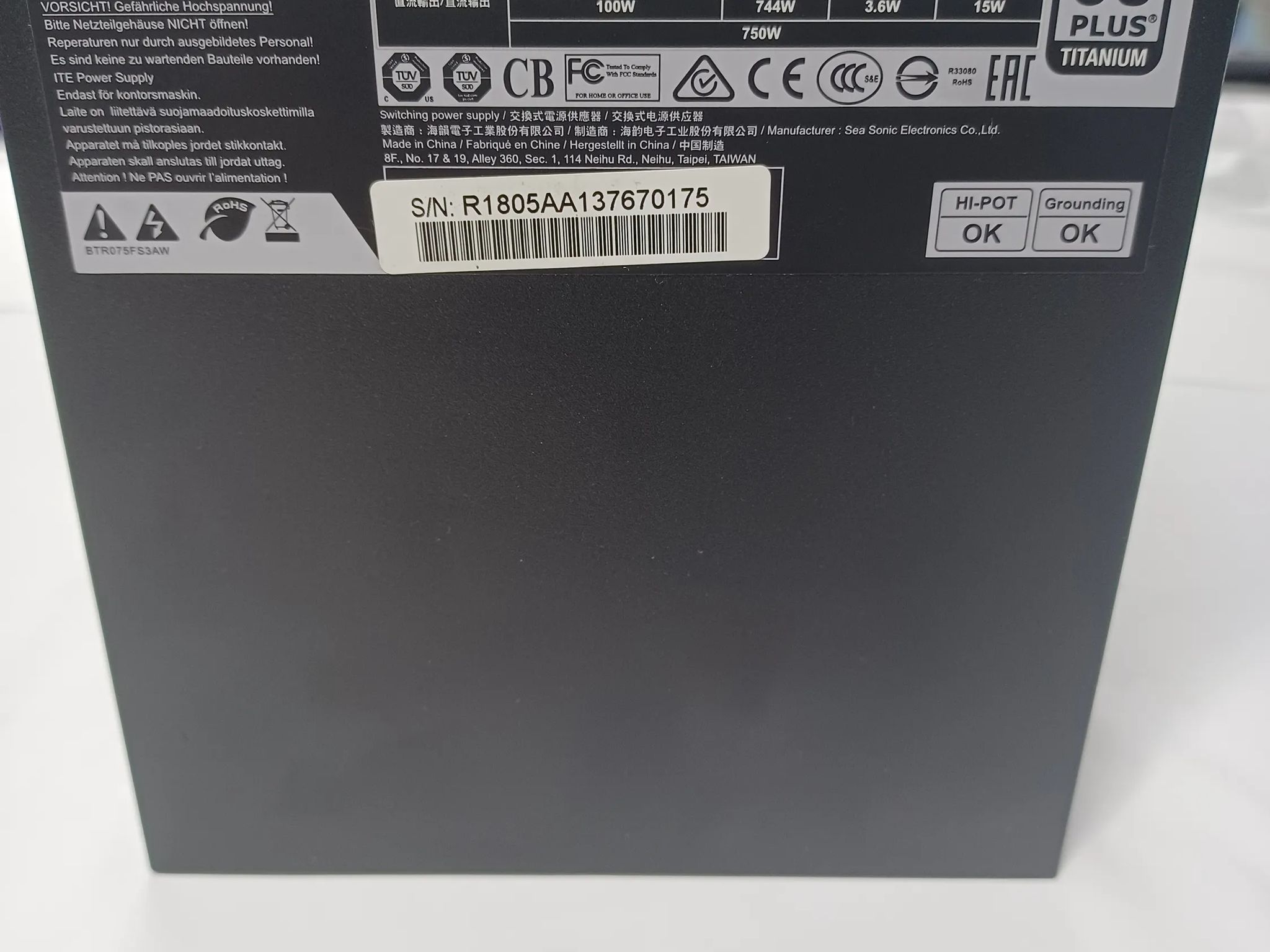 Seasonic 750 W 80+ Titainium power supply