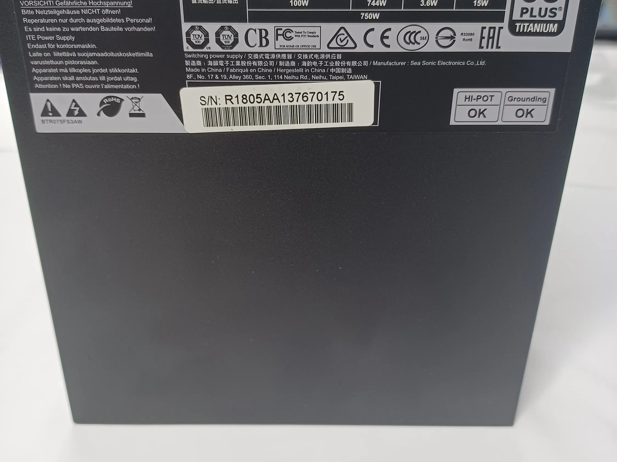 Seasonic 750 W 80+ Titainium power supply