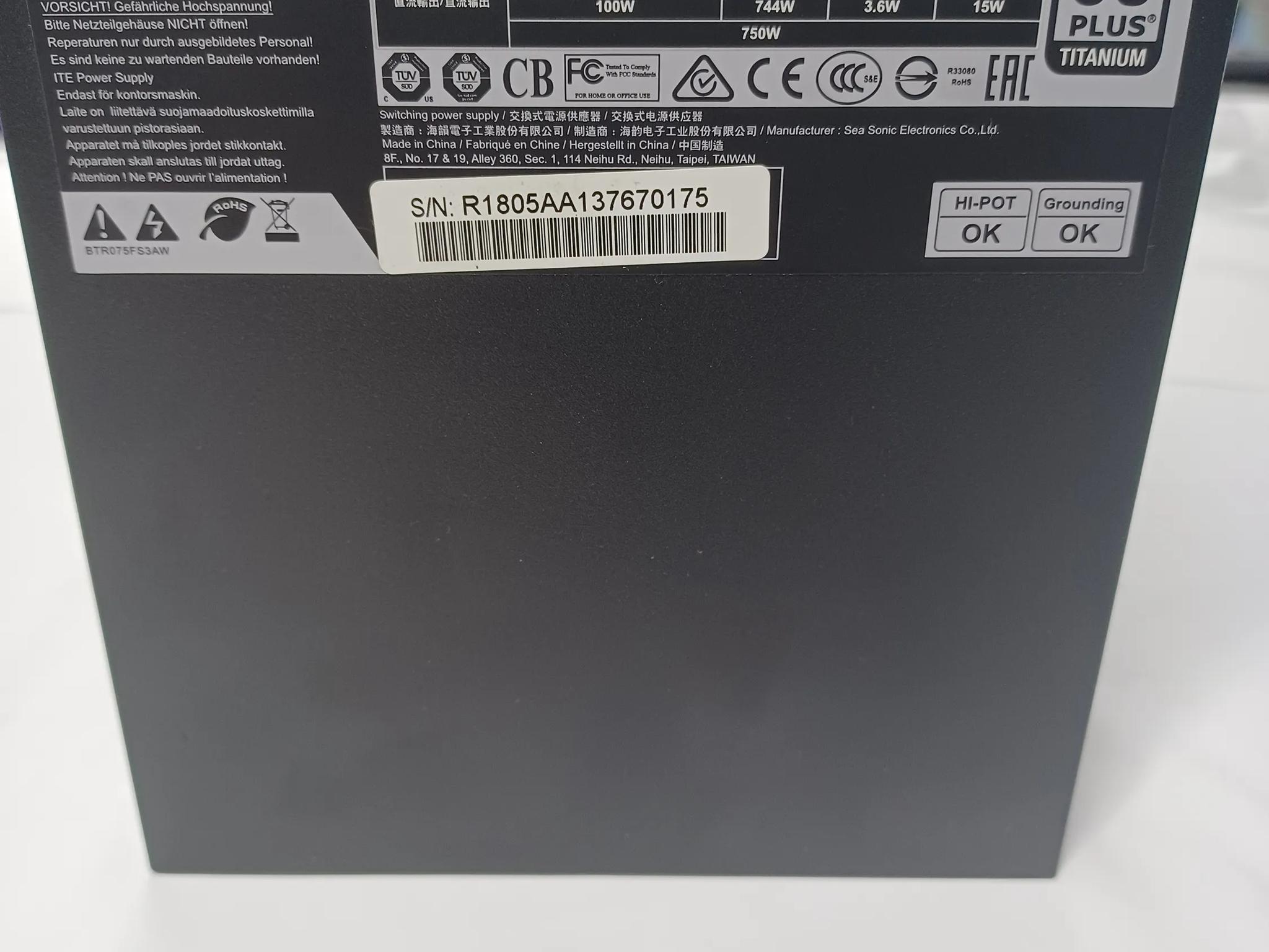 Seasonic 750 W 80+ Titainium power supply