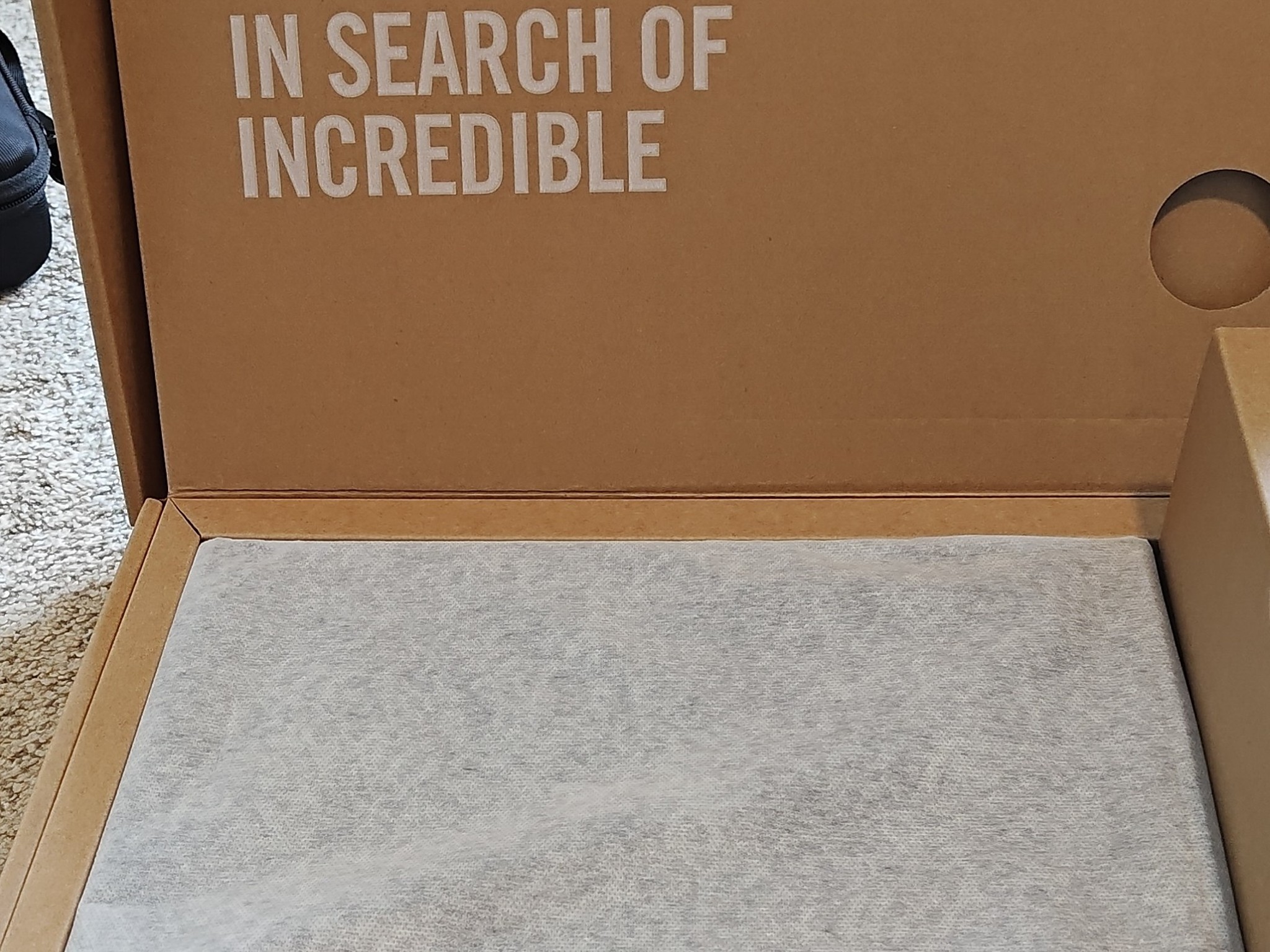 ASUS 14" 2-in-1 Chromebook - AMD Ryzen 3 7320C - 8GB RAM - 128GB SSD - LIKE NEW + FREE SHIPPING!