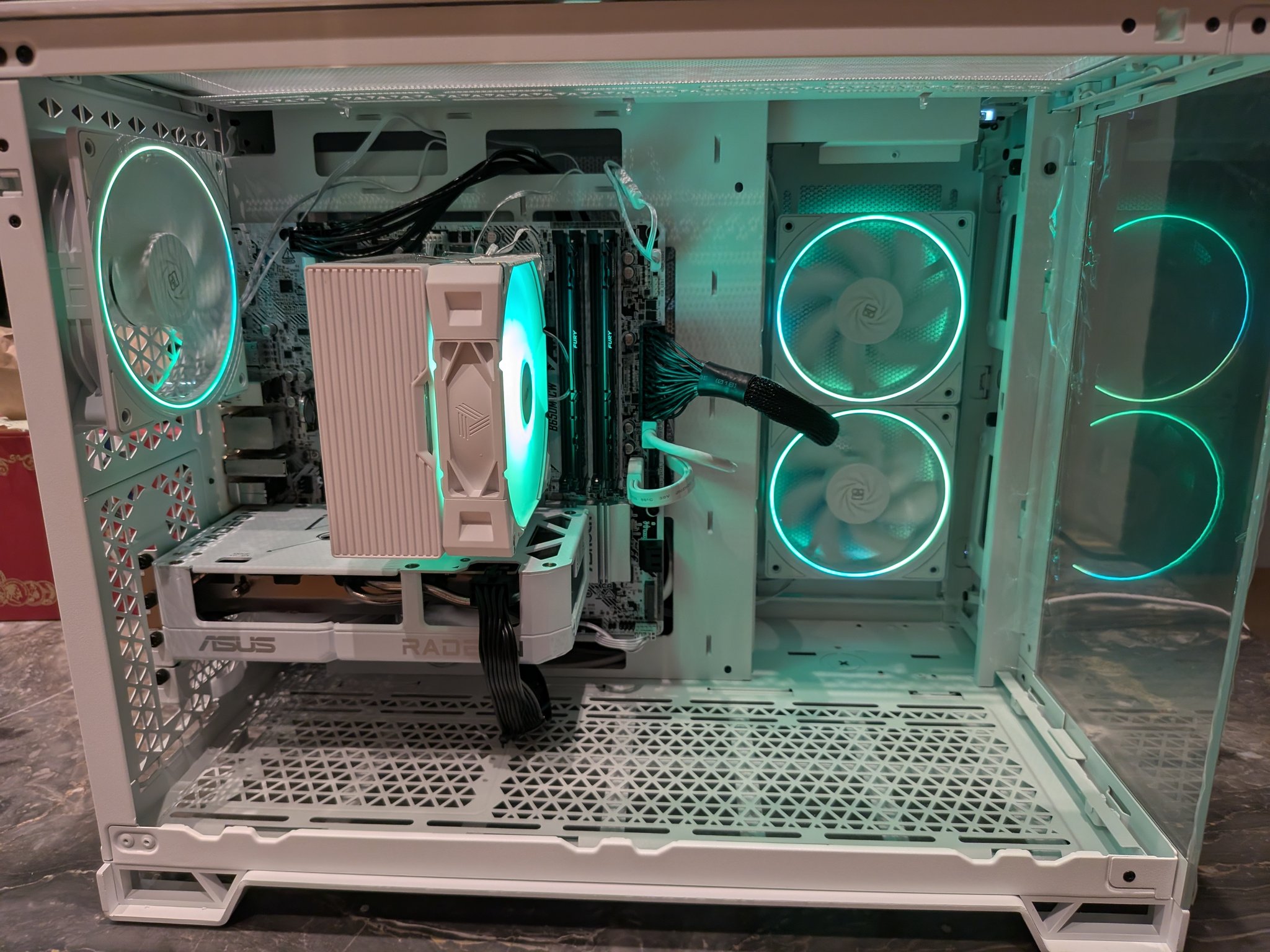 1440p Snowball - RX 9060 XT 16GB, Ryzen 5 7600, 32 GB DDR5, 2 TB Gen 4, RGB