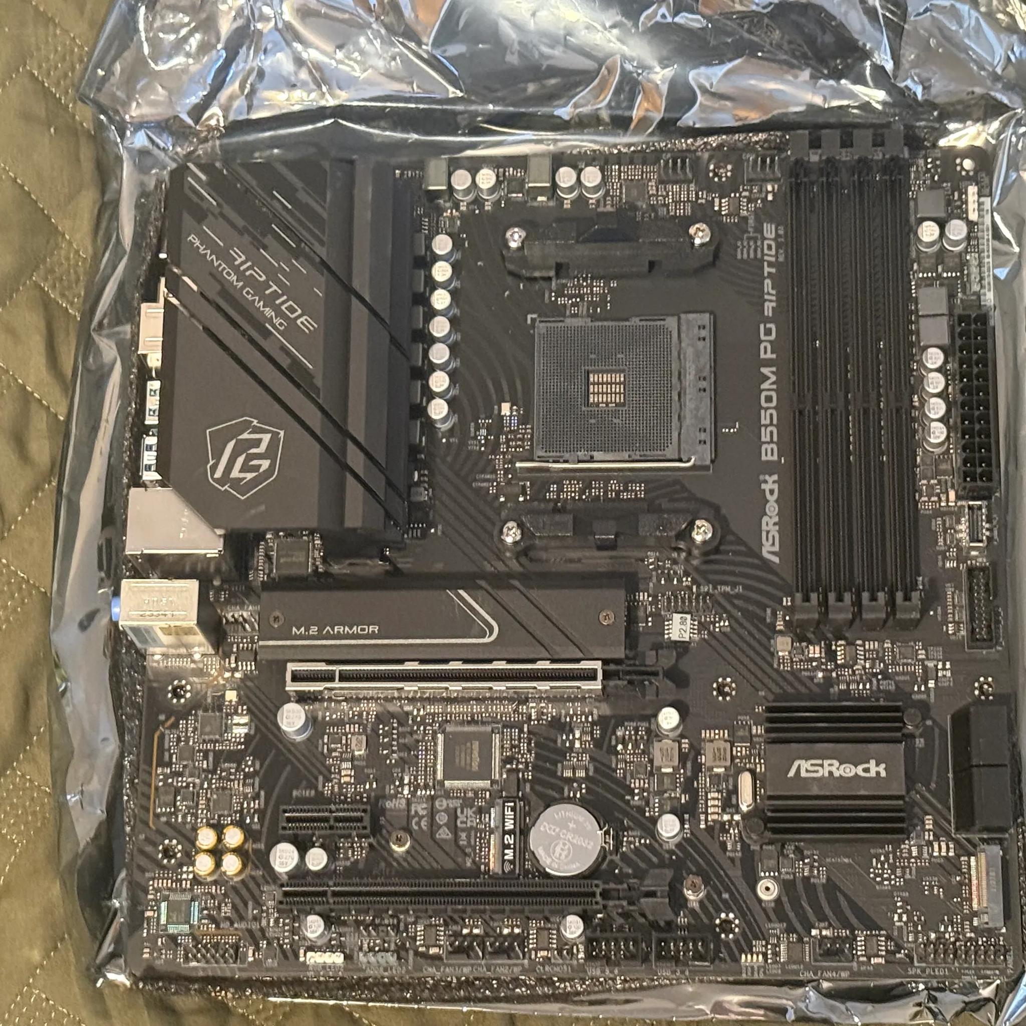 AMD Ryzen 7 5700X3D, ASRock B550M PG Riptide, Corsair 32GB 3600 CL16 DDR4