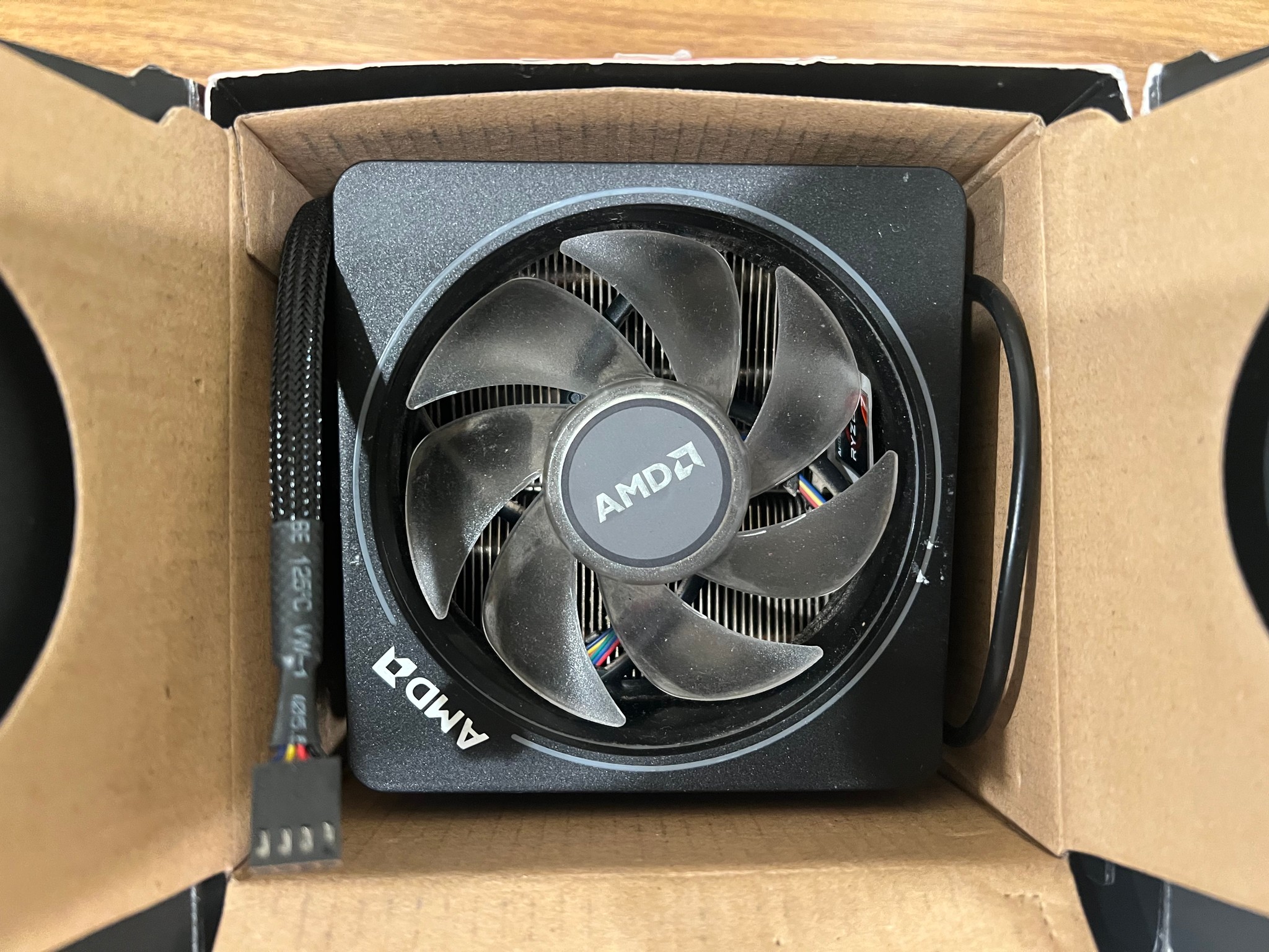 AMD Ryzen 7 2700X AM4 CPU with Wraith Prism RGB Cooler
