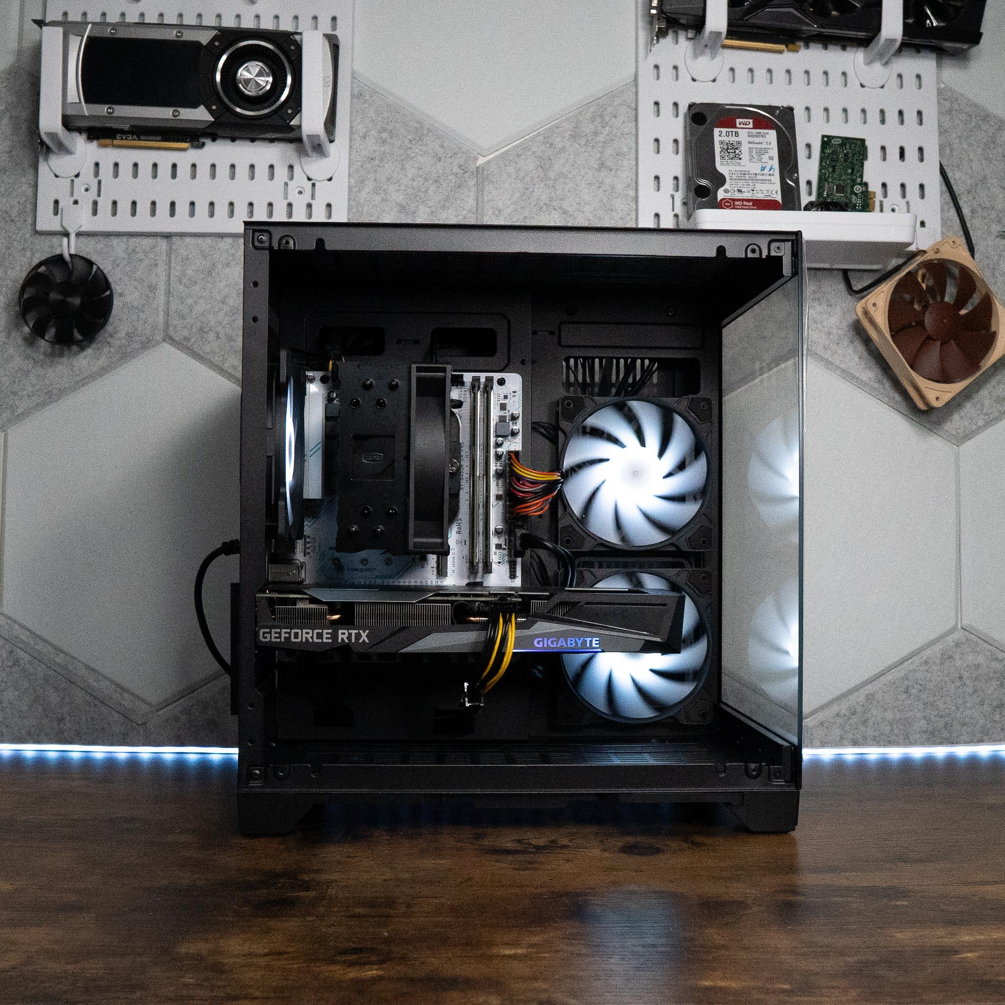 🌌🛰️ | GIGABYTE RTX 3060 12GB | RYZEN 7 2700X | 16GB DDR4 RAM | 2TB | Y2K Hero SILVER