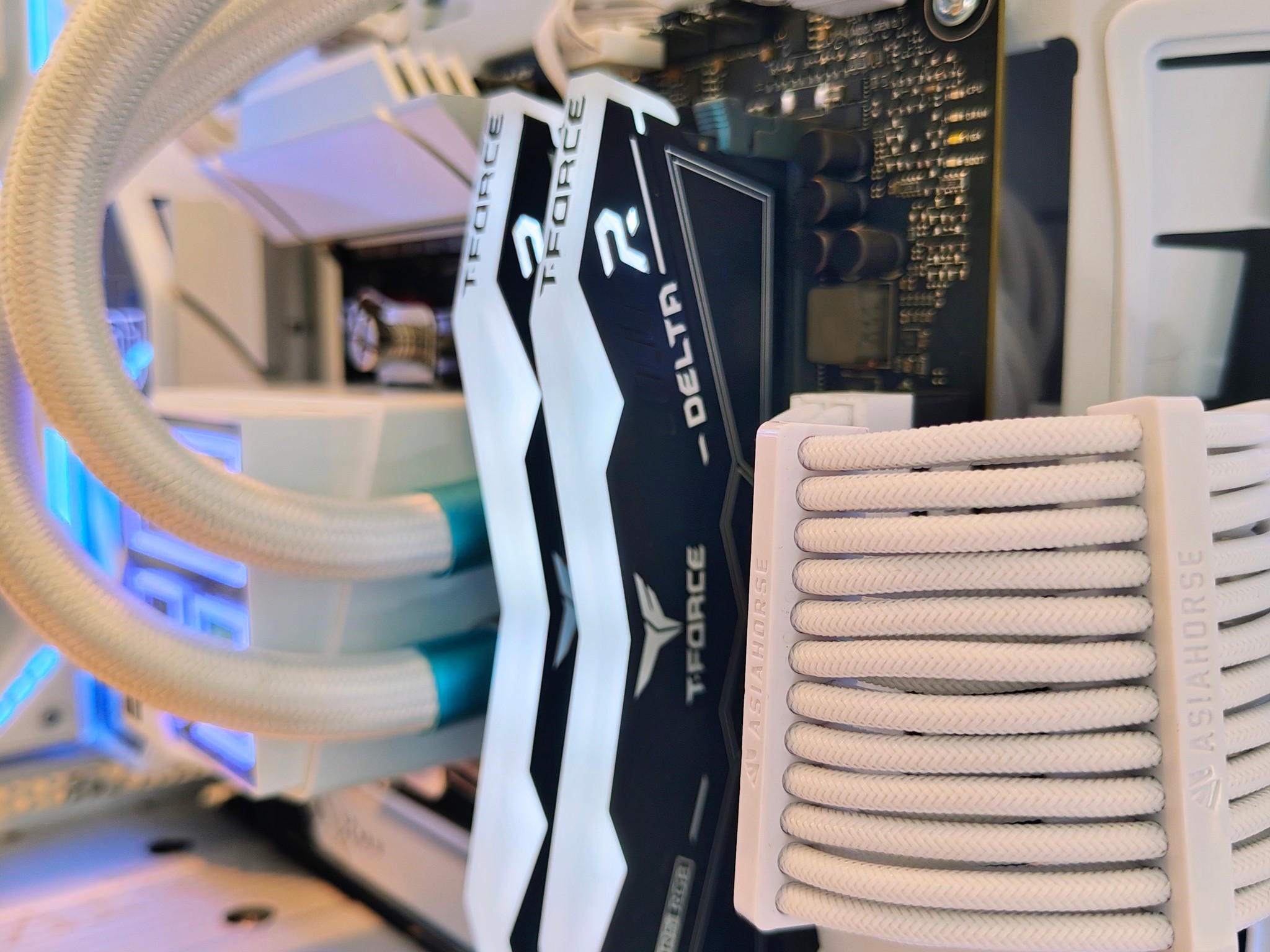 Glacier 🧊 RTX 5060 TI (16GB) | Ryzen 7 7700X | 32GB DDR5 | Gaming PC
