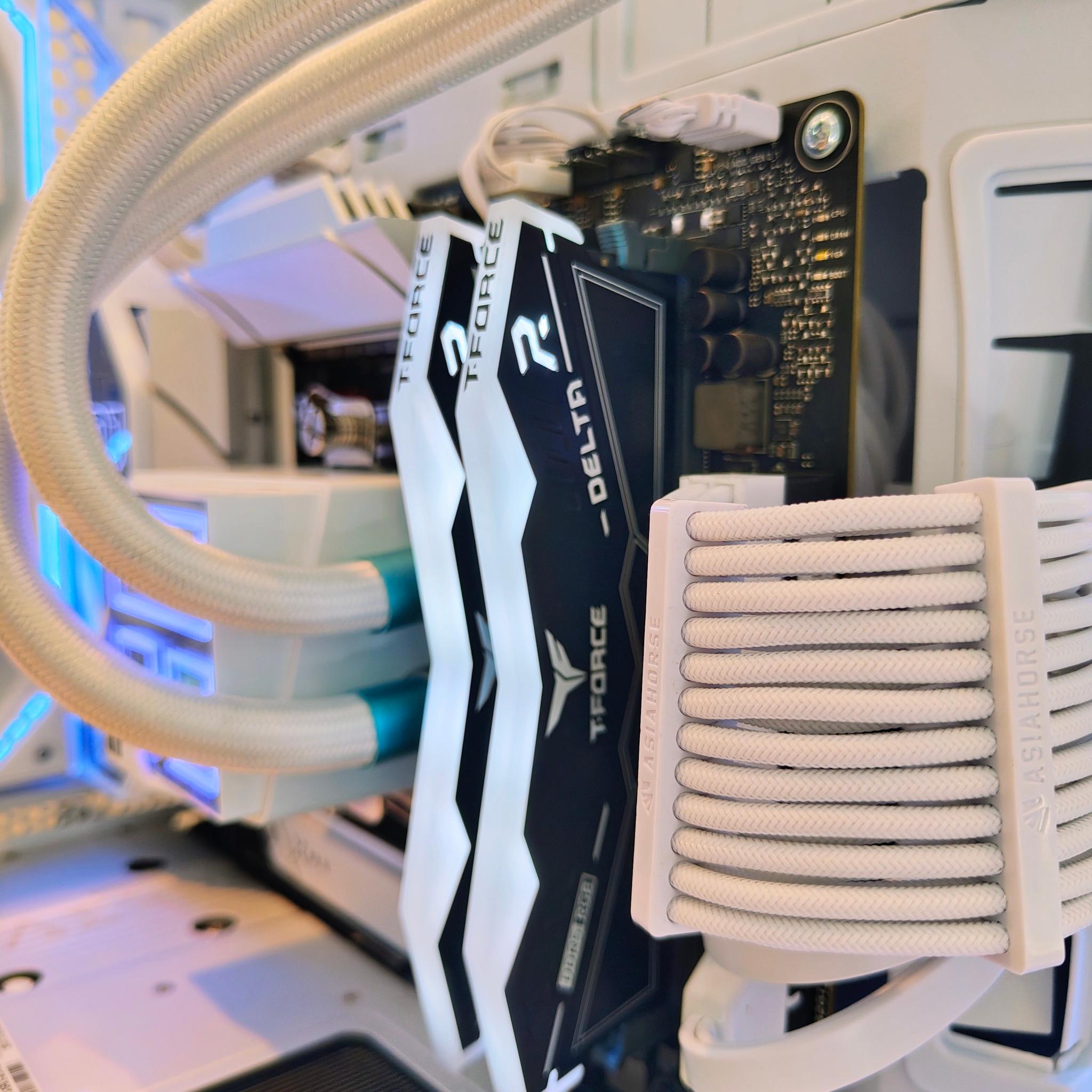 Glacier 🧊 RTX 5060 TI (16GB) | Ryzen 7 7700X | 32GB DDR5 | Gaming PC