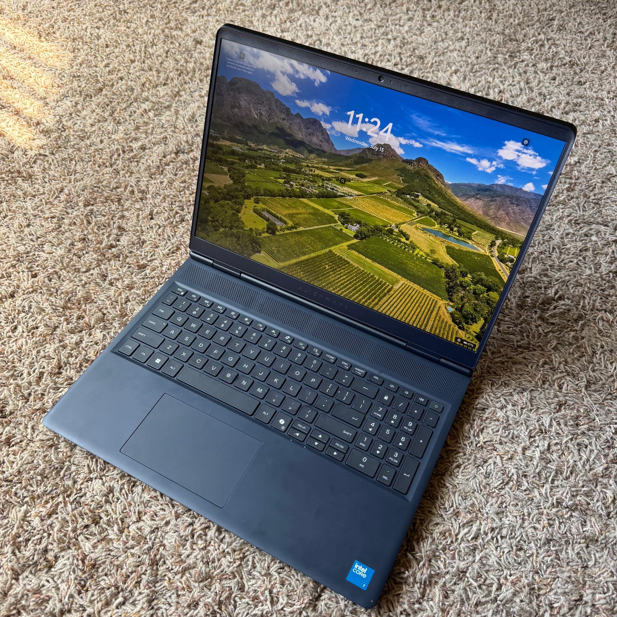 Rtx 5060 / Ultra 7 240h / 16GB DDR5 Ram / 1TB SSD / 1440p Resolution / 100% battery health