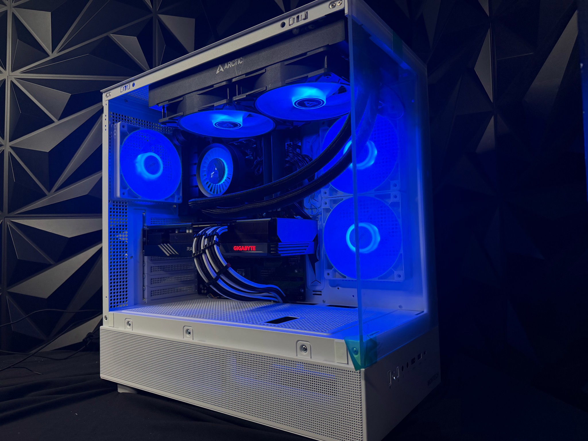 ⚪⚫🔥 YIN YANG BANG 9676 🔥⚫⚪ Ryzen 5 9600X| RX 7600XT 16 GB | 1.5 TB NVMe| 16 GB DDR5| 650W PSU