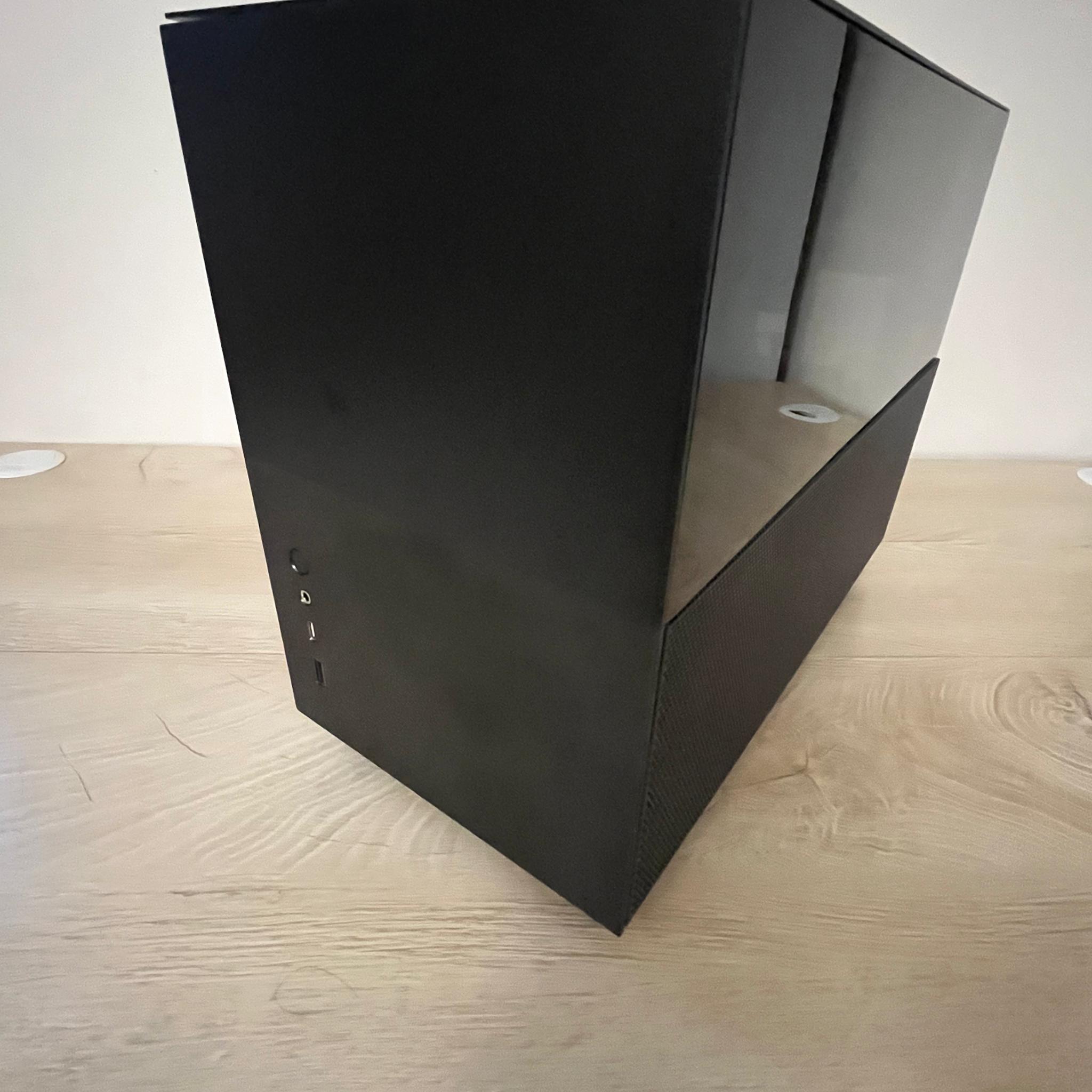 Lian Li Q58 (PCIE 4.0) ITX Case w/ +80 Gold 650w SFX PSU