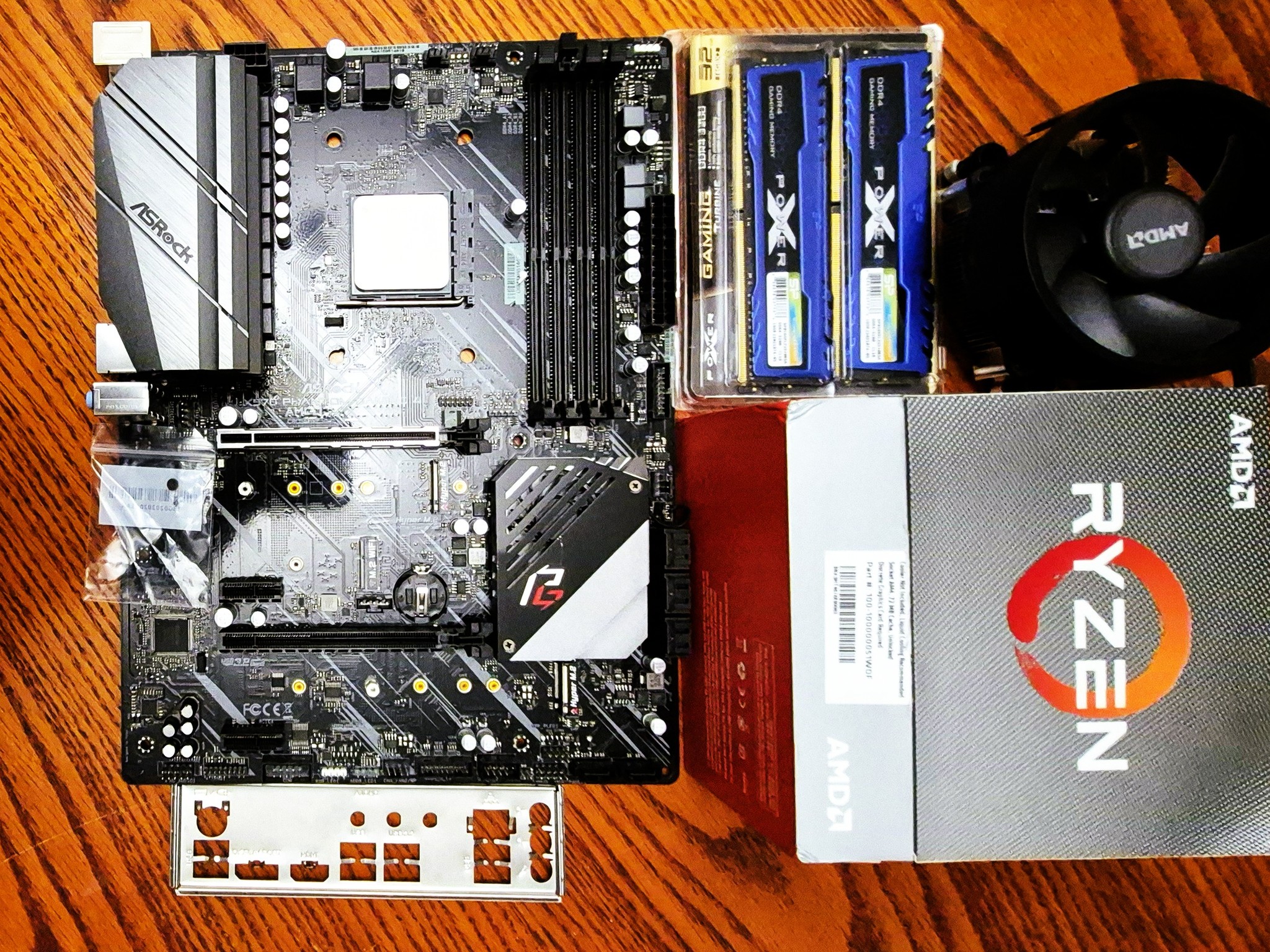 Combo ASRock X570 Phantom Gaming 4, AMD Ryzen 9 3950X CPU, 32GB XPX Gaming RAM, MSI GTX 1650 4GB GPU