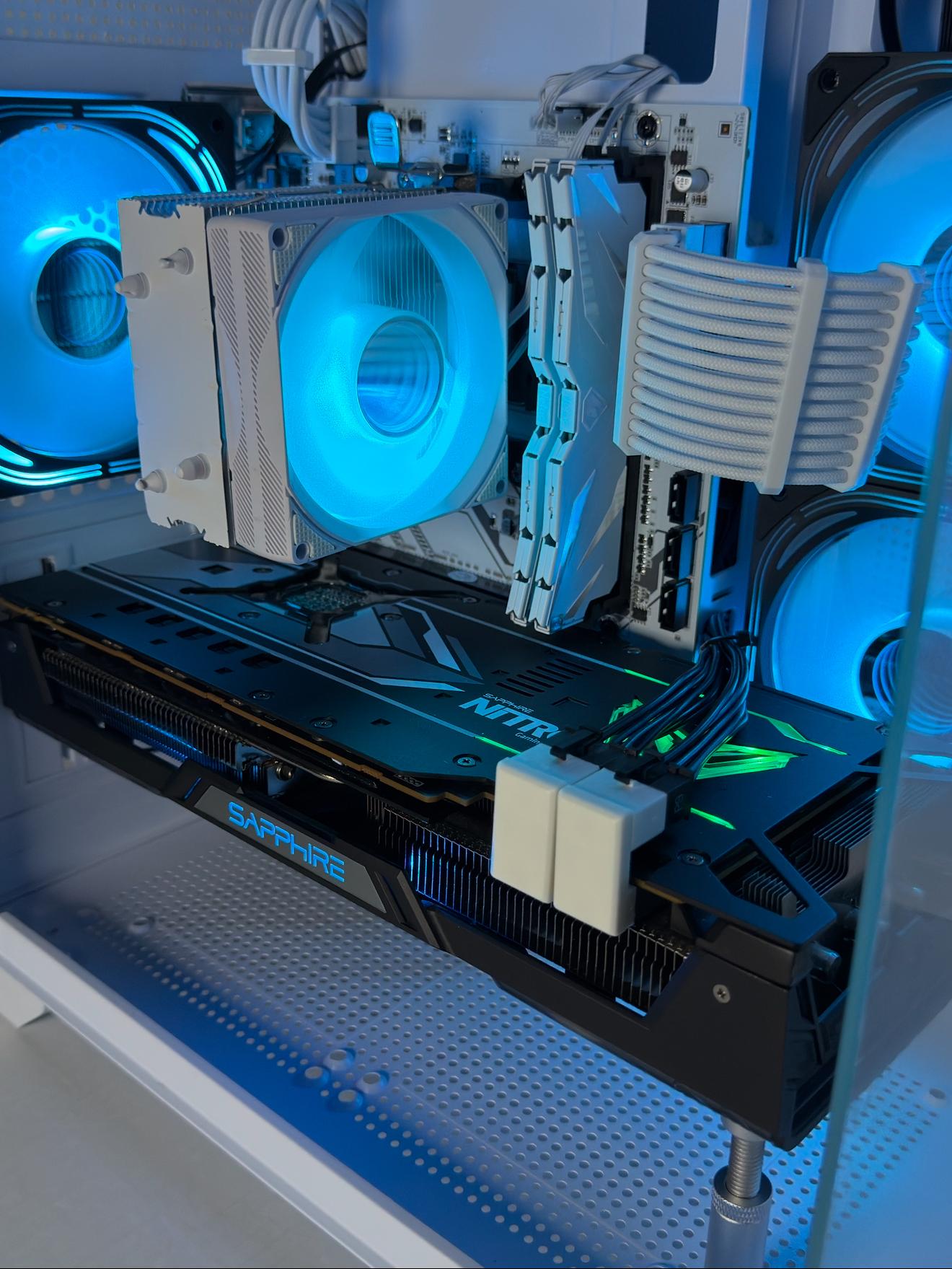 🌐WHITEOUT🌐 1080p | RX Vega 64 | Ryzen 5 3600 | 16GB DDR4 3200MHz | 1TB M.2 NVMe