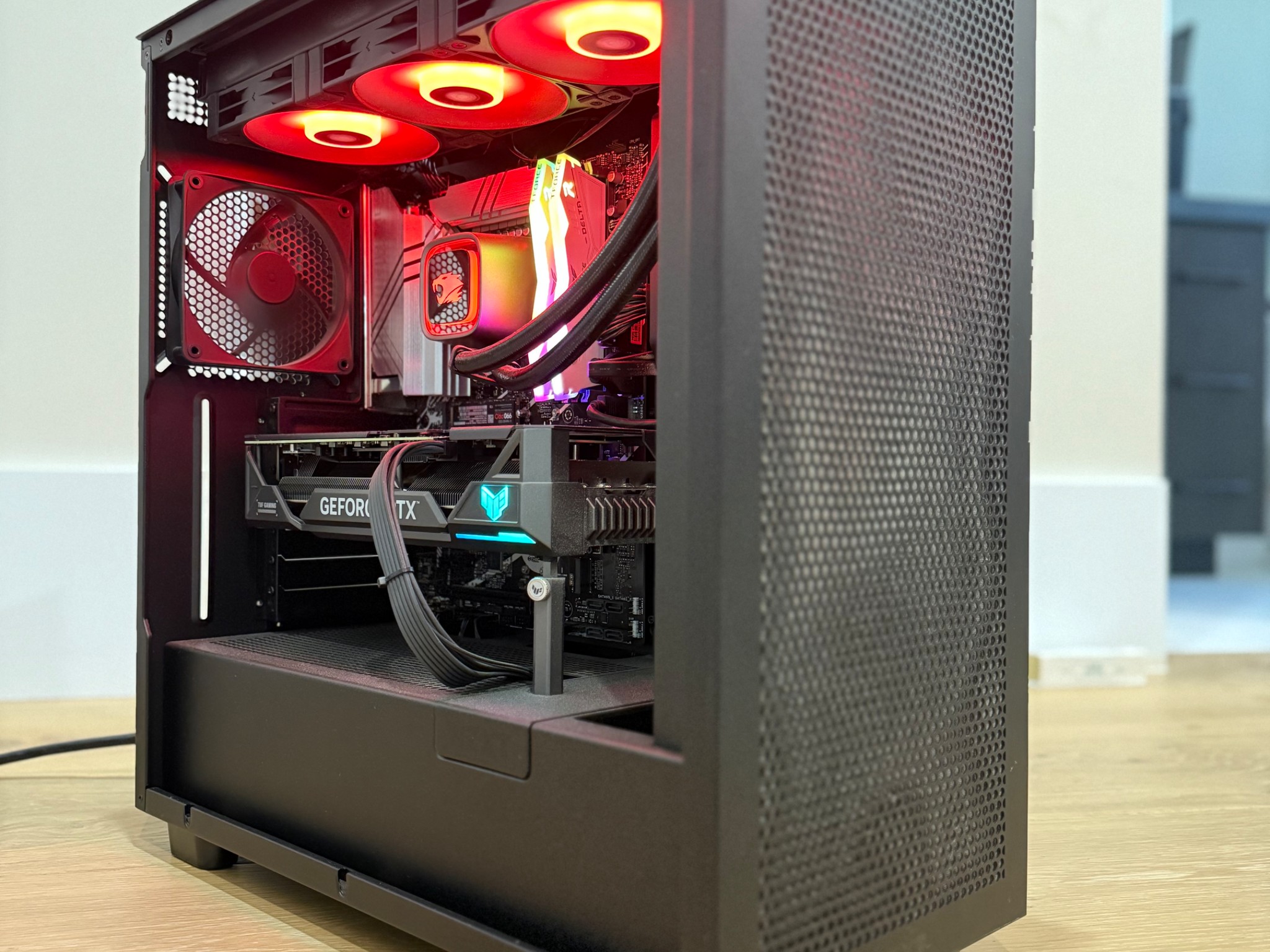 Intel i7-14700KF | RTX 4070 Ti | 32GB DDR5 | 3TB NVMe | NZXT H7