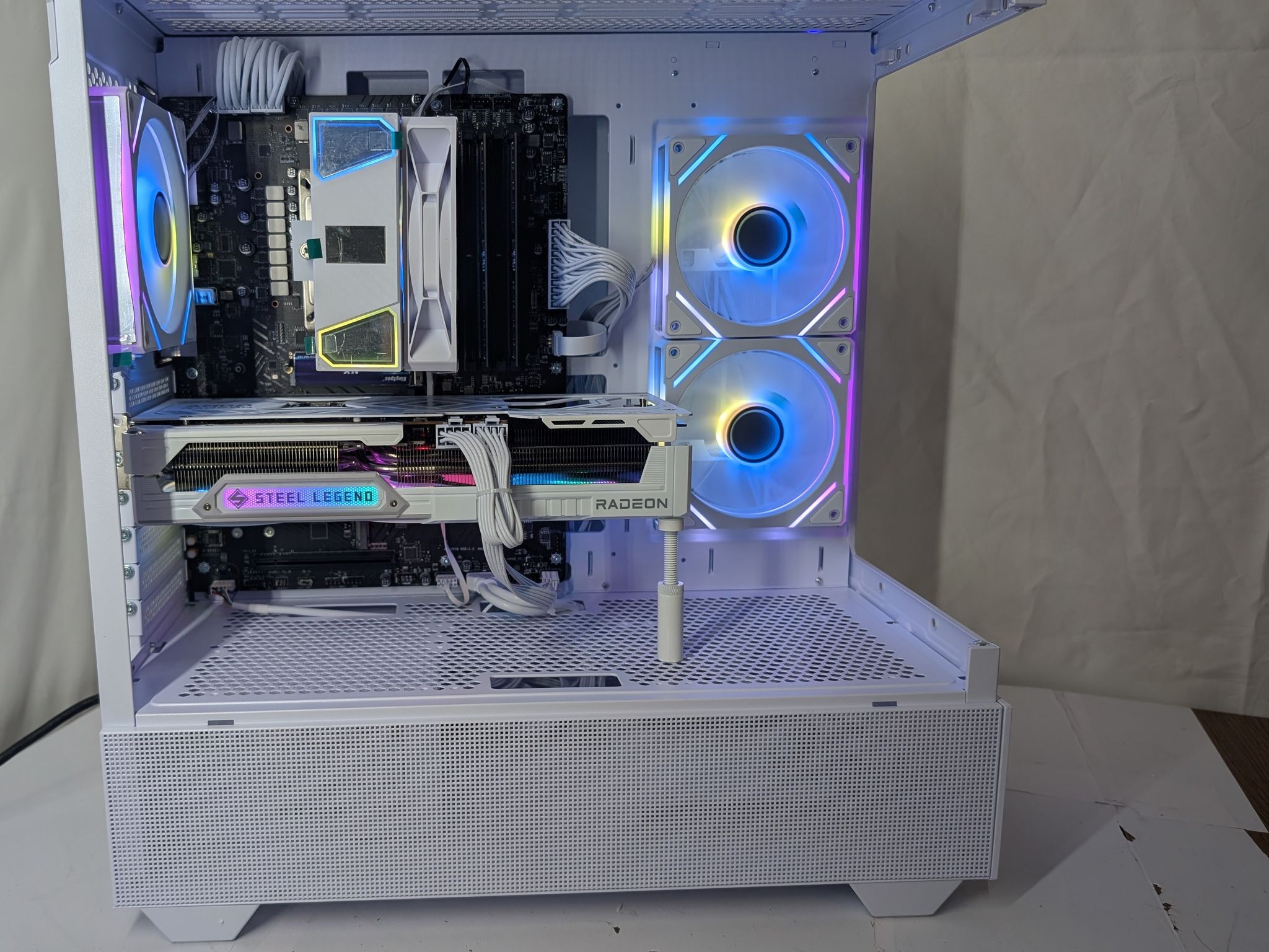 ALL WHITE | 9070XT 16GB | RYZEN 5 7500F | 1000W POWER SUPPLY