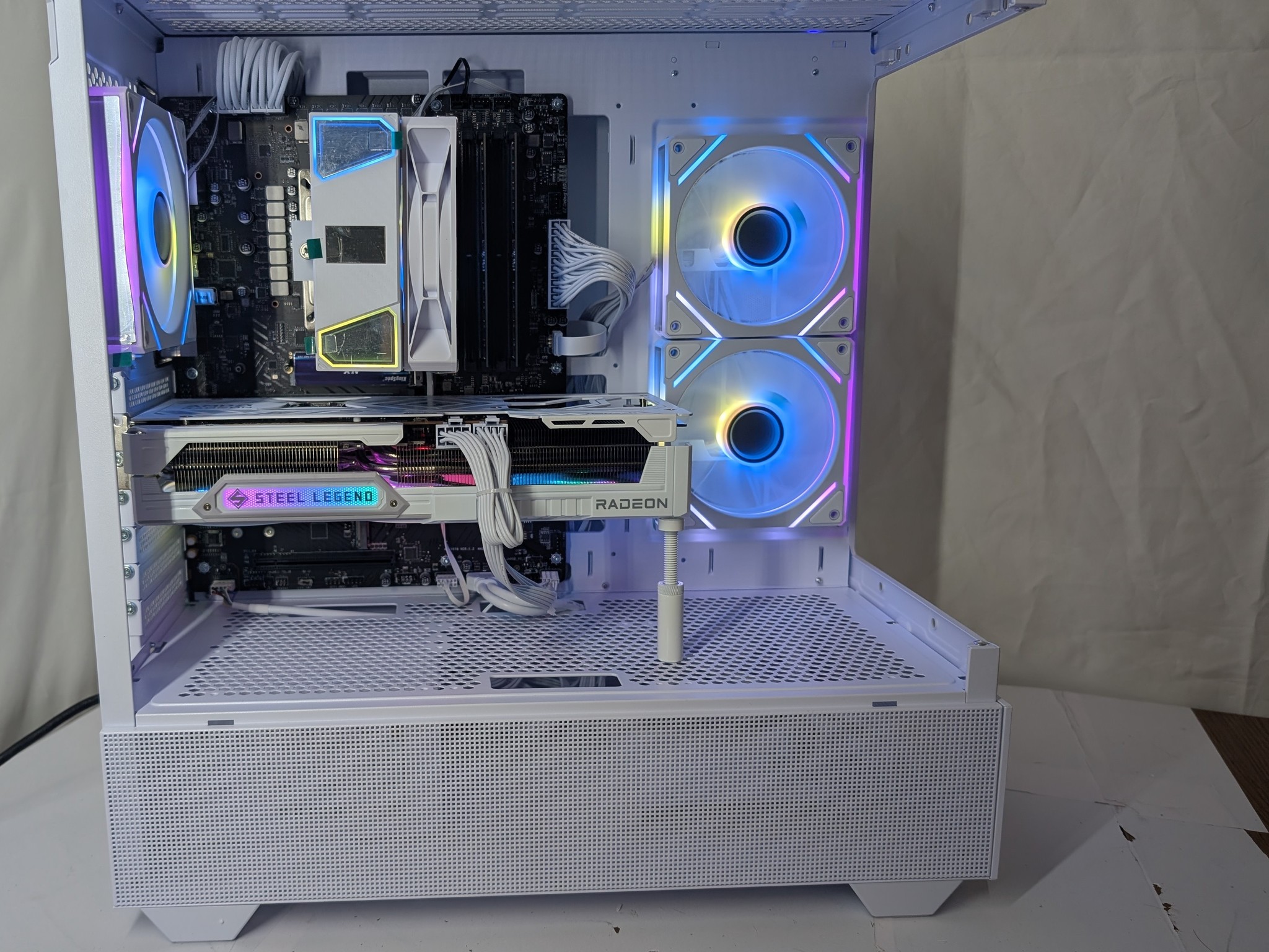 ALL WHITE | 9070XT 16GB | RYZEN 5 7500F | 1000W POWER SUPPLY