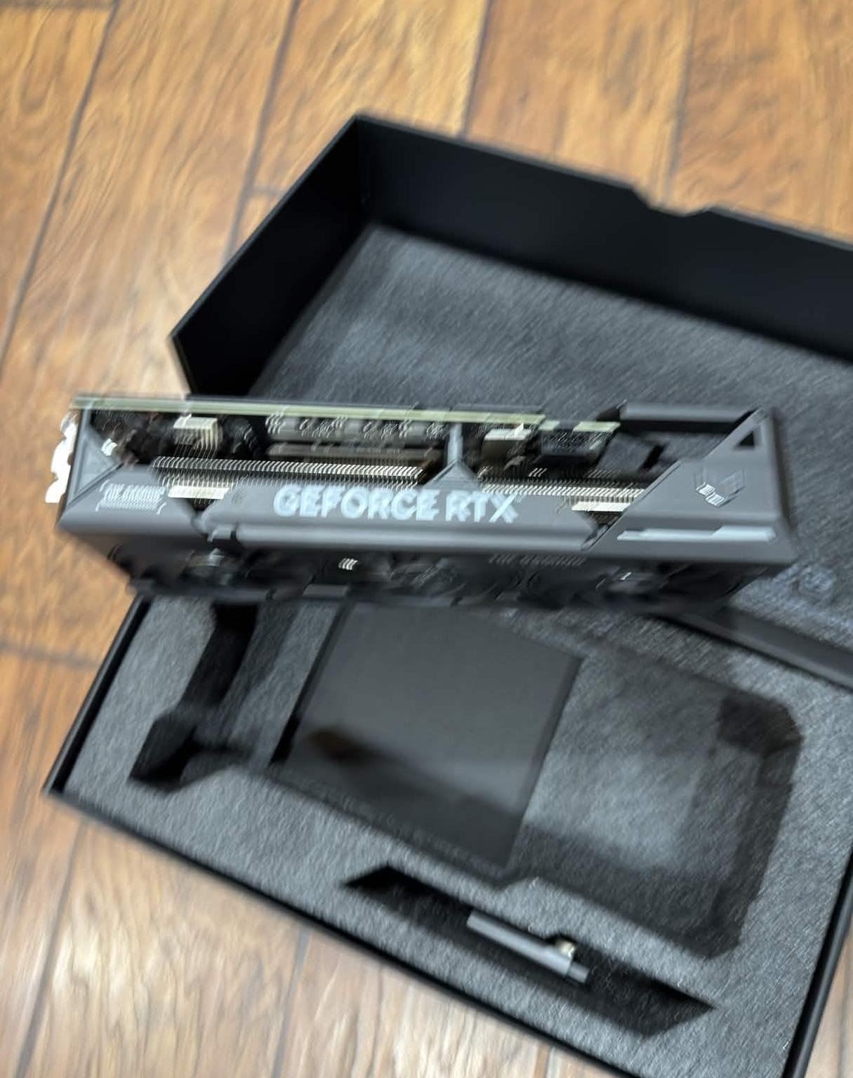 Asus TUF GAMING OC GeForce RTX 4070 SUPER