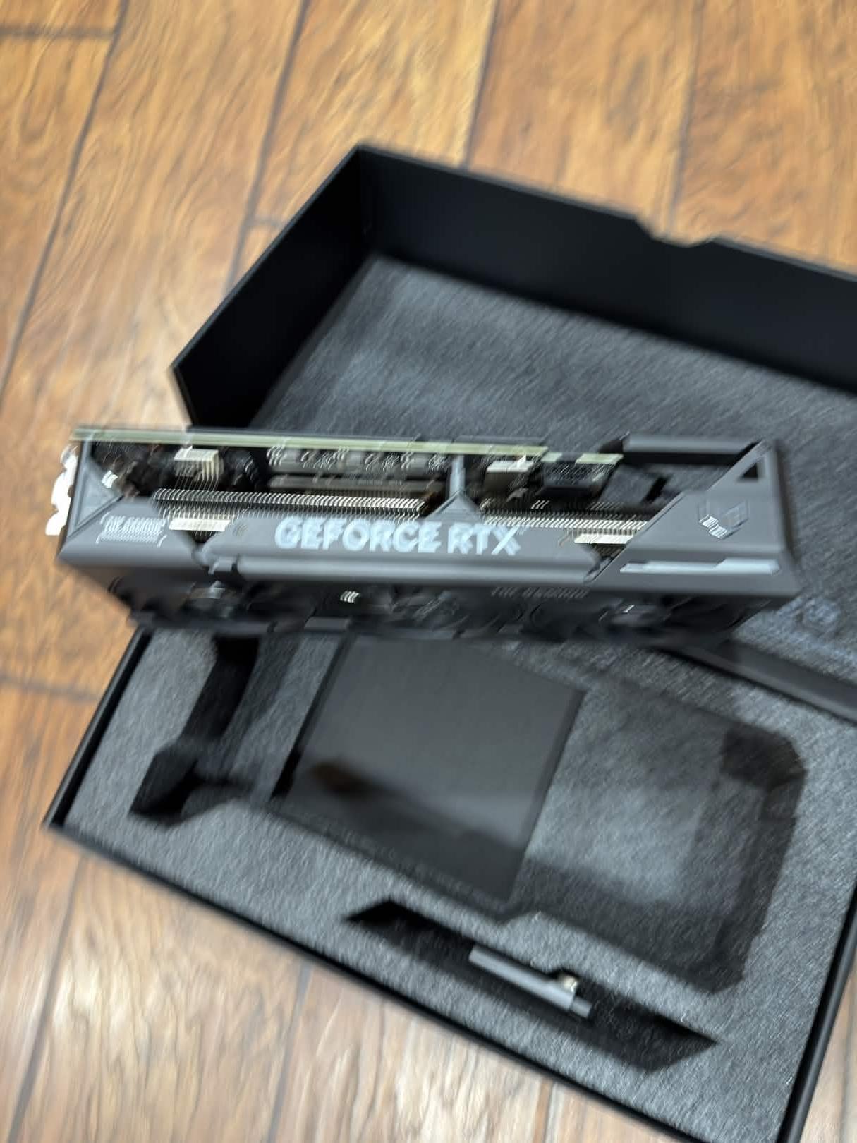 Asus TUF GAMING OC GeForce RTX 4070 SUPER
