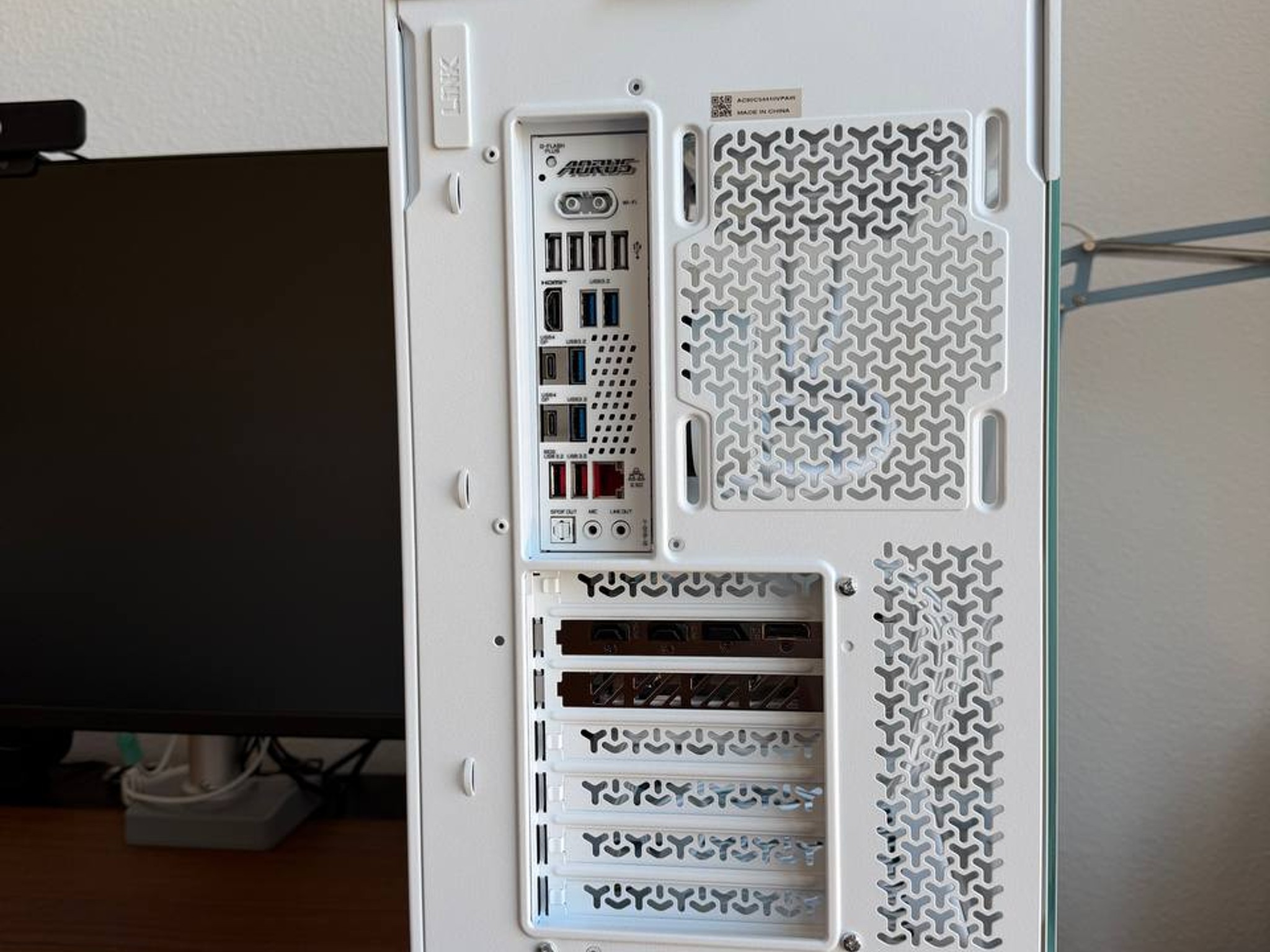 High-End Gaming PC - AMD Ryzen 7 9800X3D / AMD RX 9070 XT / 32GB DDR5 RAM