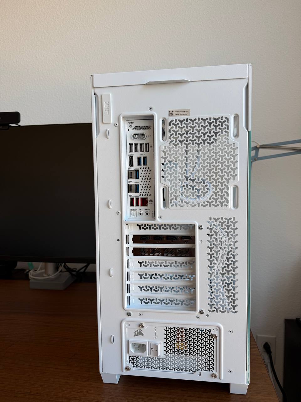 High-End Gaming PC - AMD Ryzen 7 9800X3D / AMD RX 9070 XT / 32GB DDR5 RAM