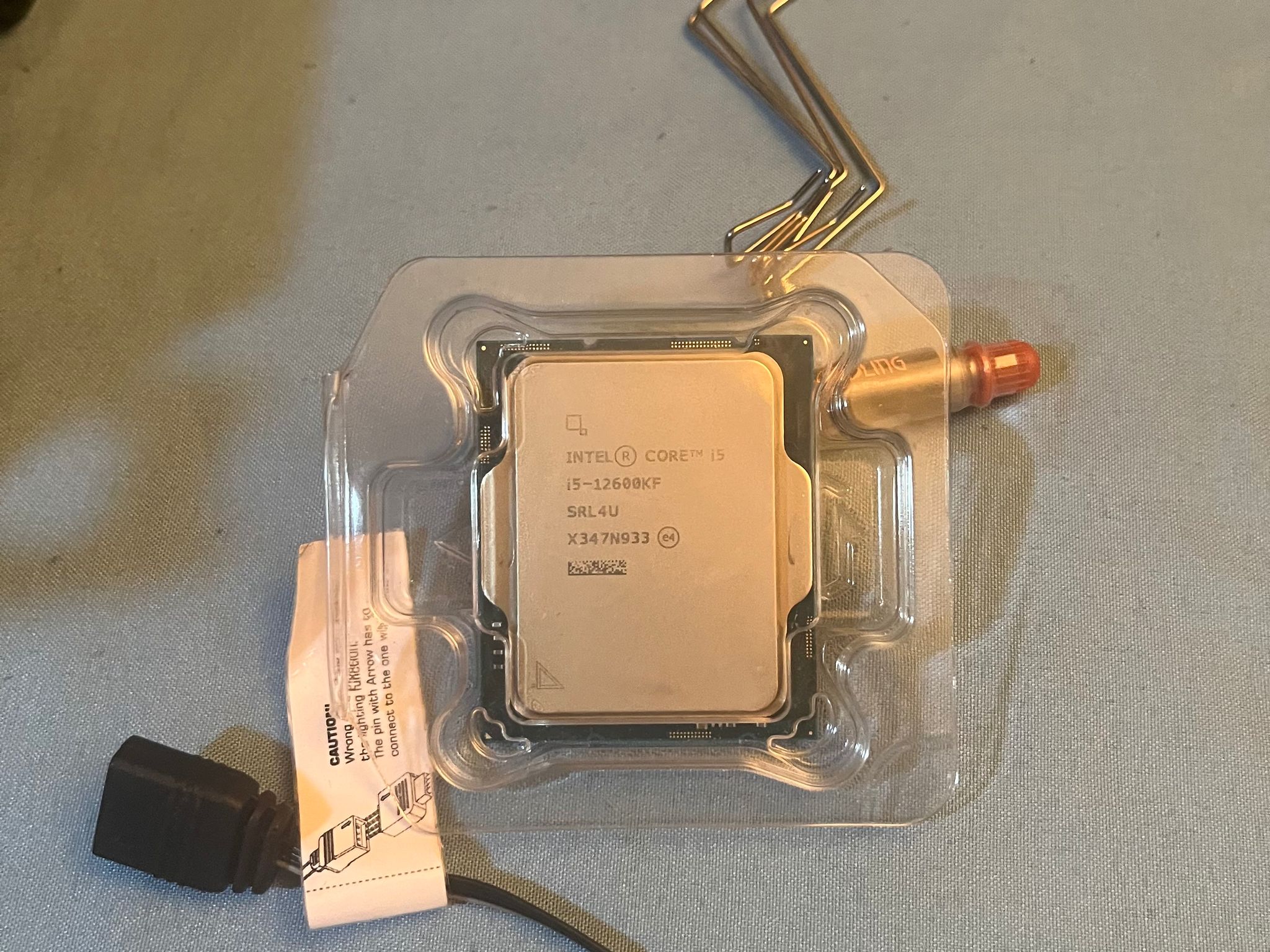 Intel Core i5-12600KF with CPU cooler
