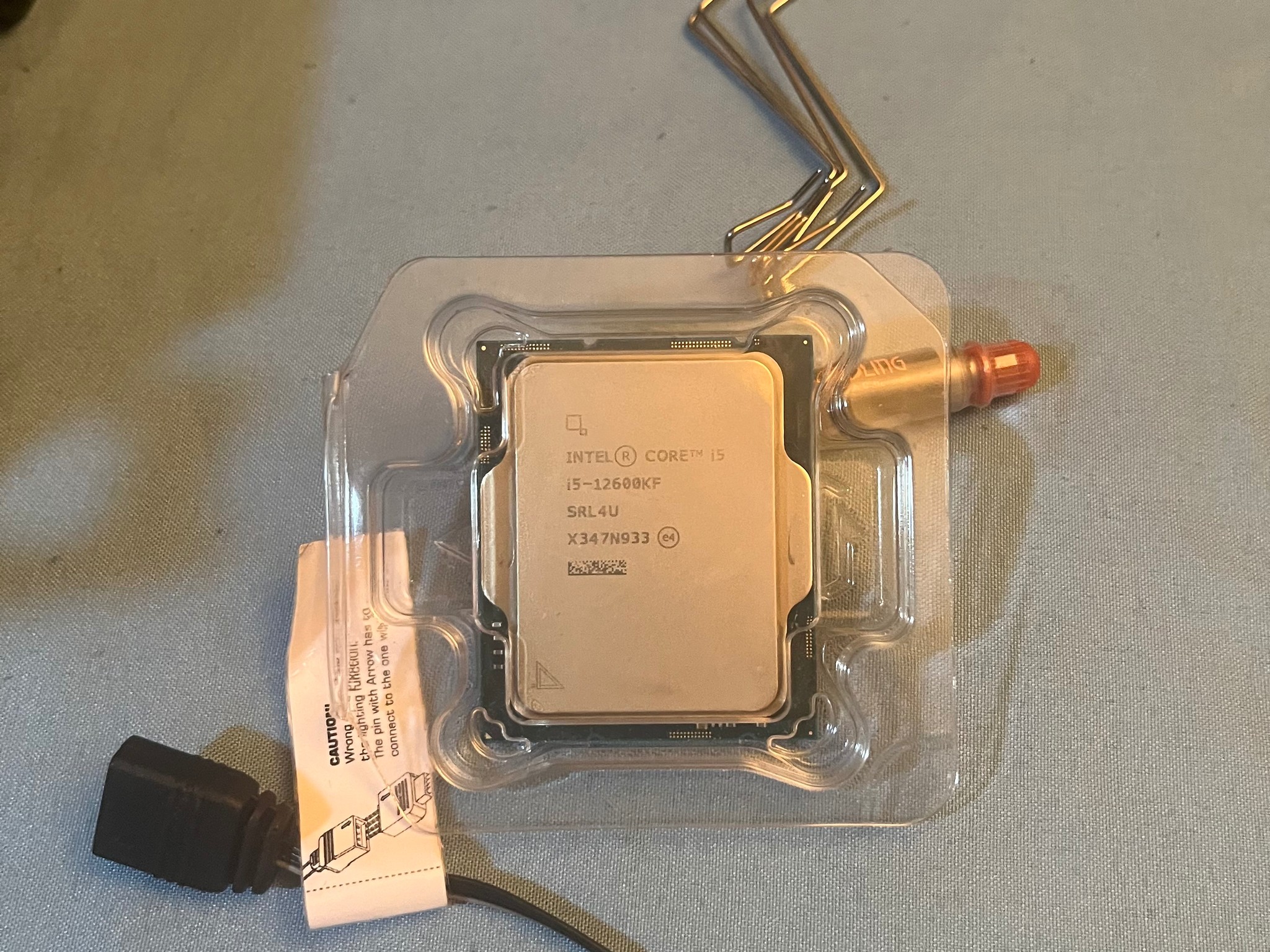 Intel Core i5-12600KF with CPU cooler