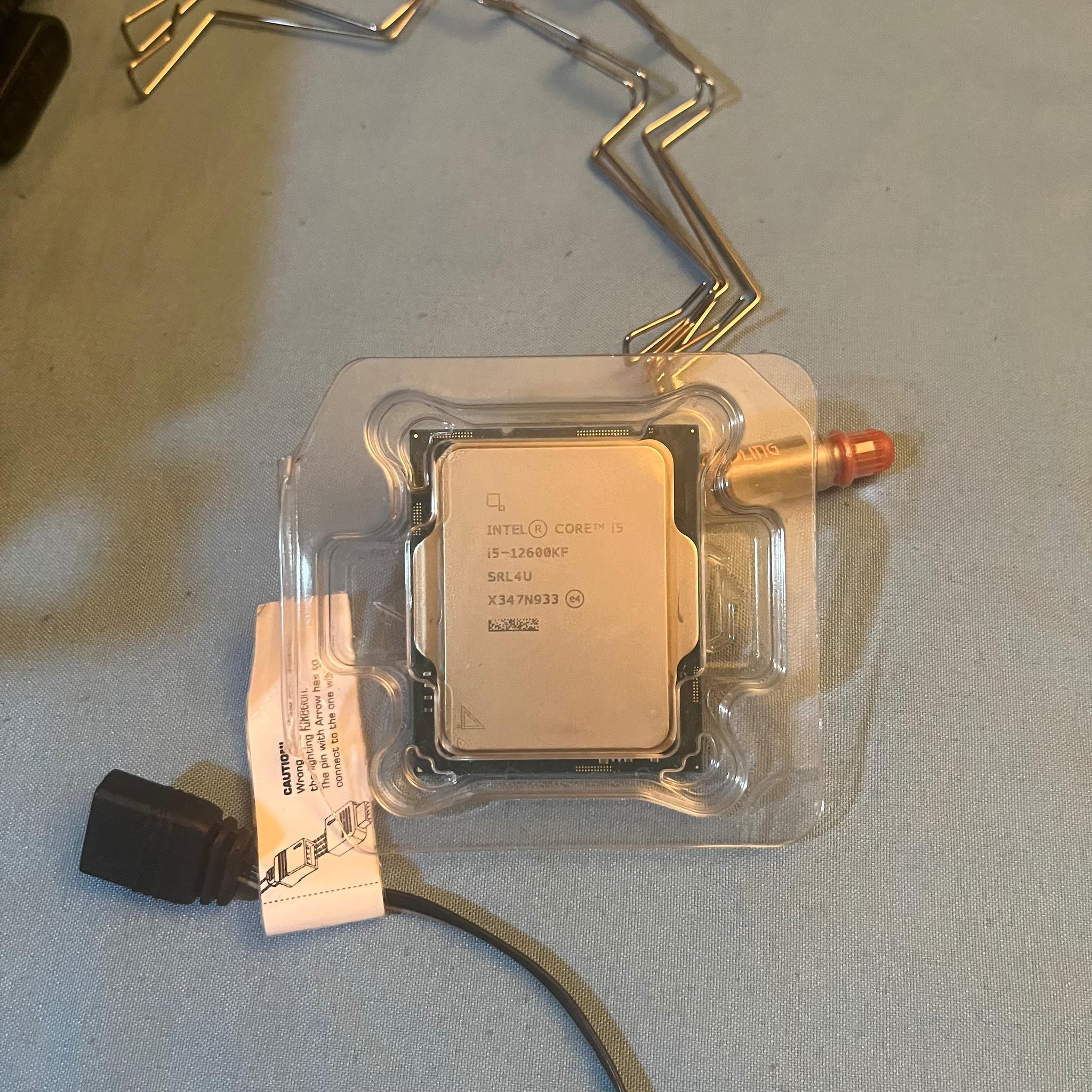 Intel Core i5-12600KF with CPU cooler