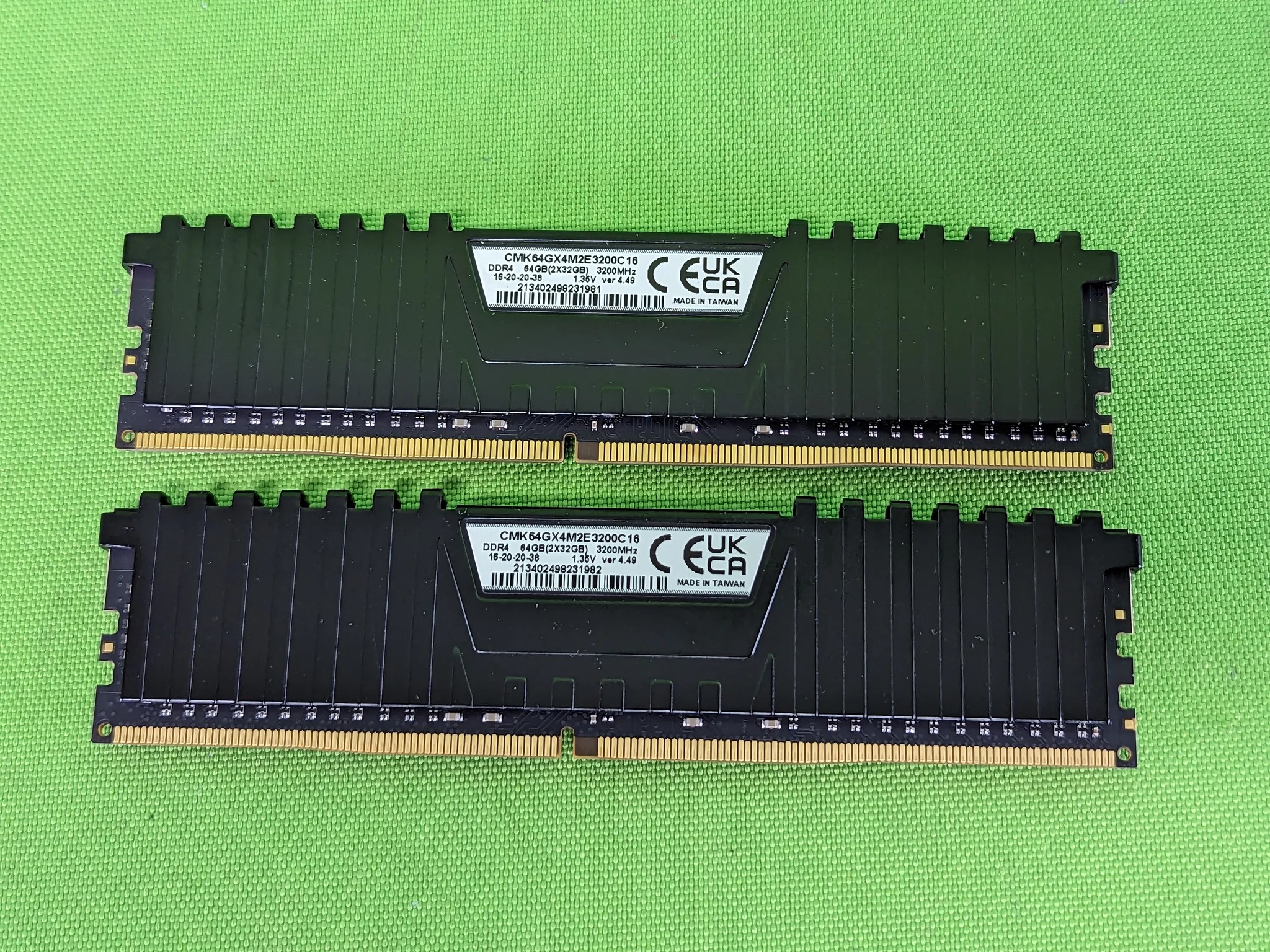 Corsair Vengeance LPX 64GB Kit 3200Mhz CMK64GX4M2E3200C16 - 2x 32GB DDR4 RAM