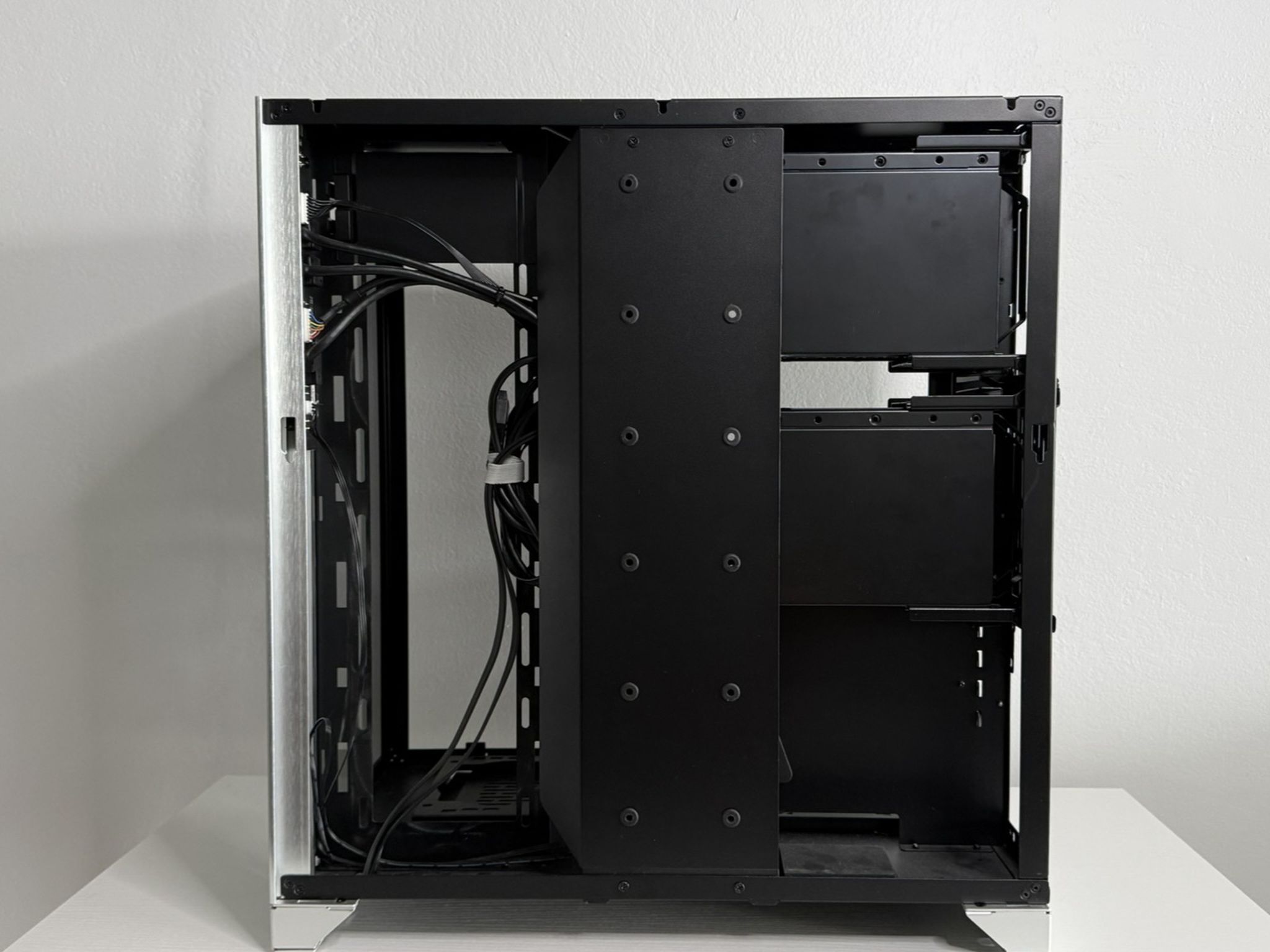 Lian Li O11D XL Tempered Glass ATX Tower Case - Silver