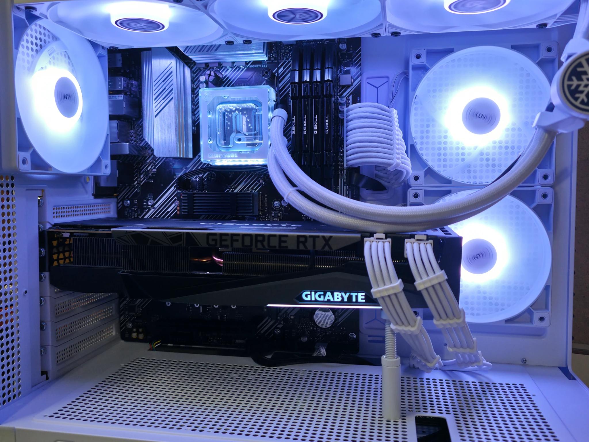 X3D Whiteout | RTX 3080 | 5600x3D |32GB DDR4 | 1TB NVME