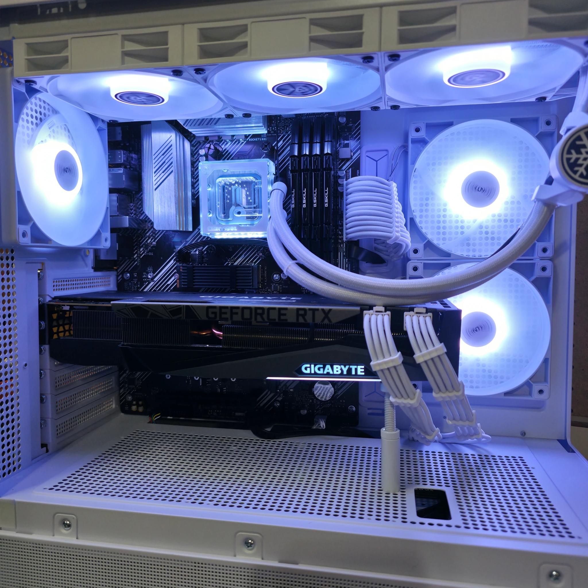 X3D Whiteout | RTX 3080 | 5600x3D | 16GB DDR4 | 1TB NVME