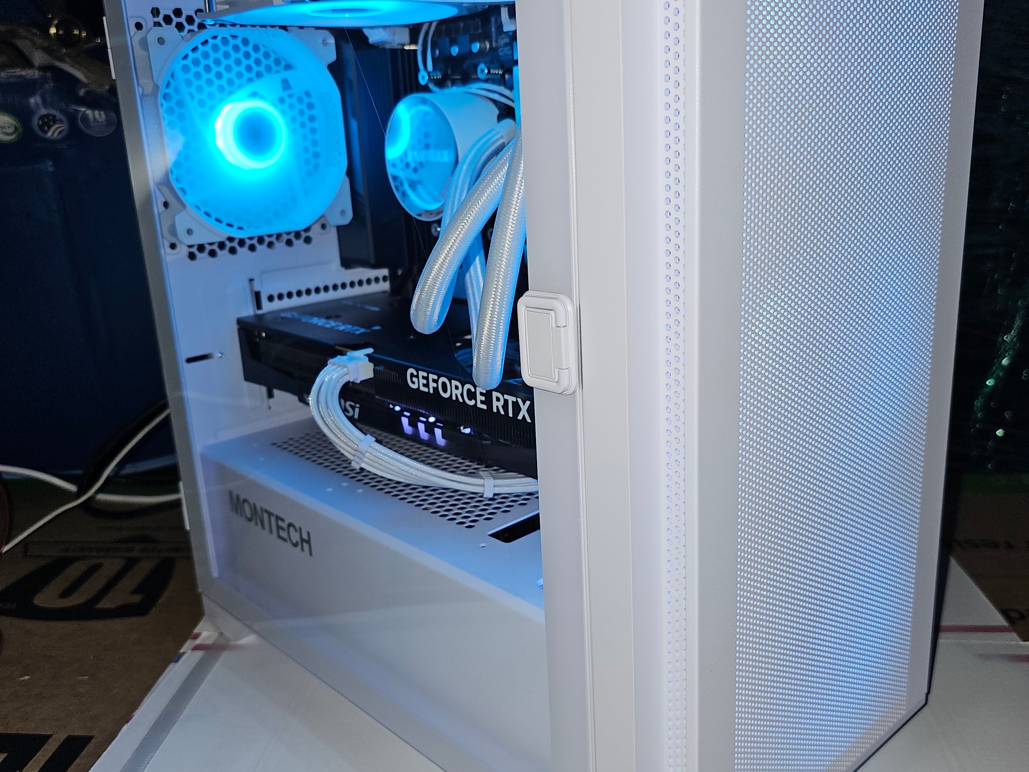 White gaming pc Ryzen 5 5500 with 5060 8G