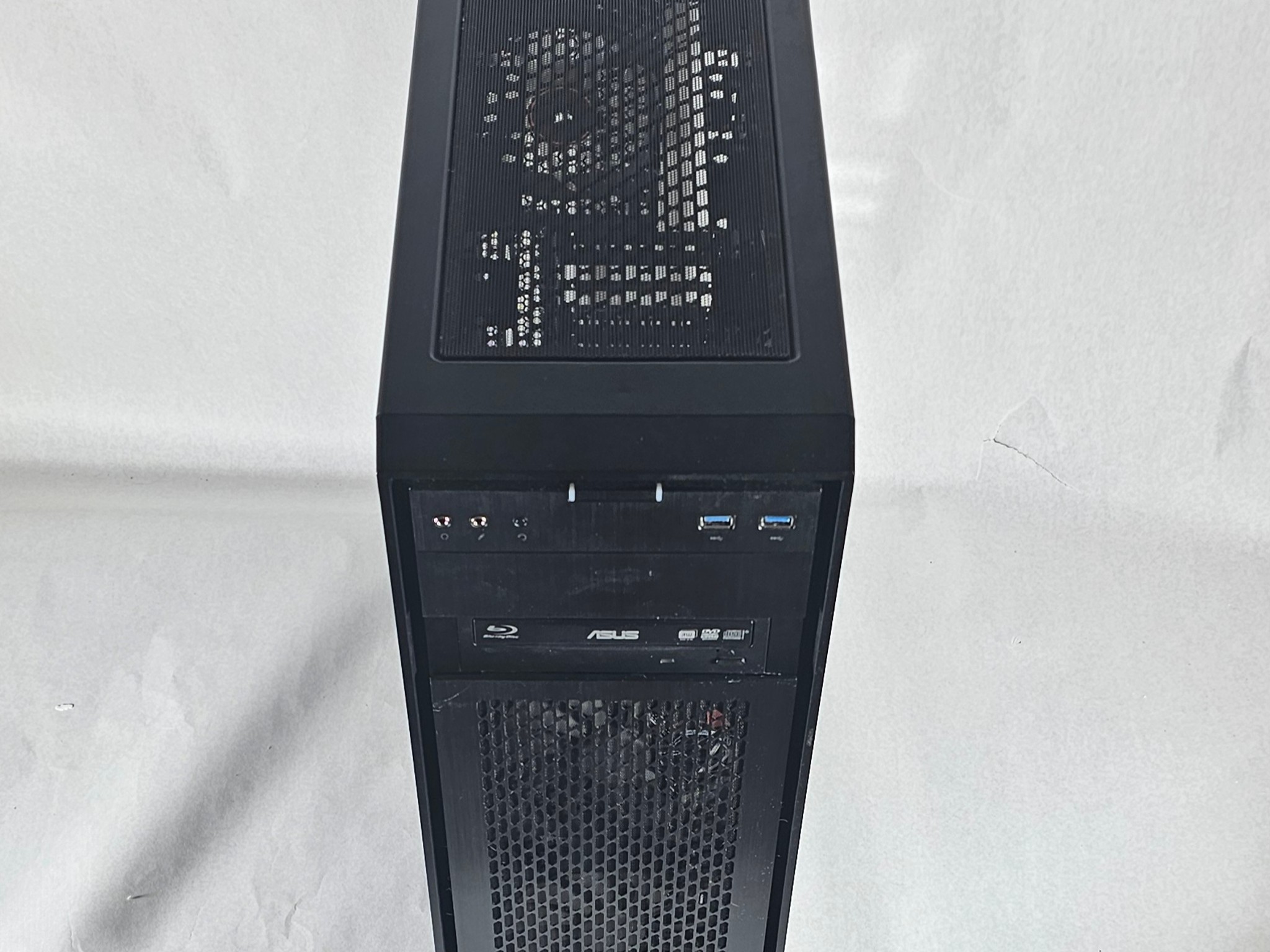 Black Corsair PC Case w/ 4 Fans