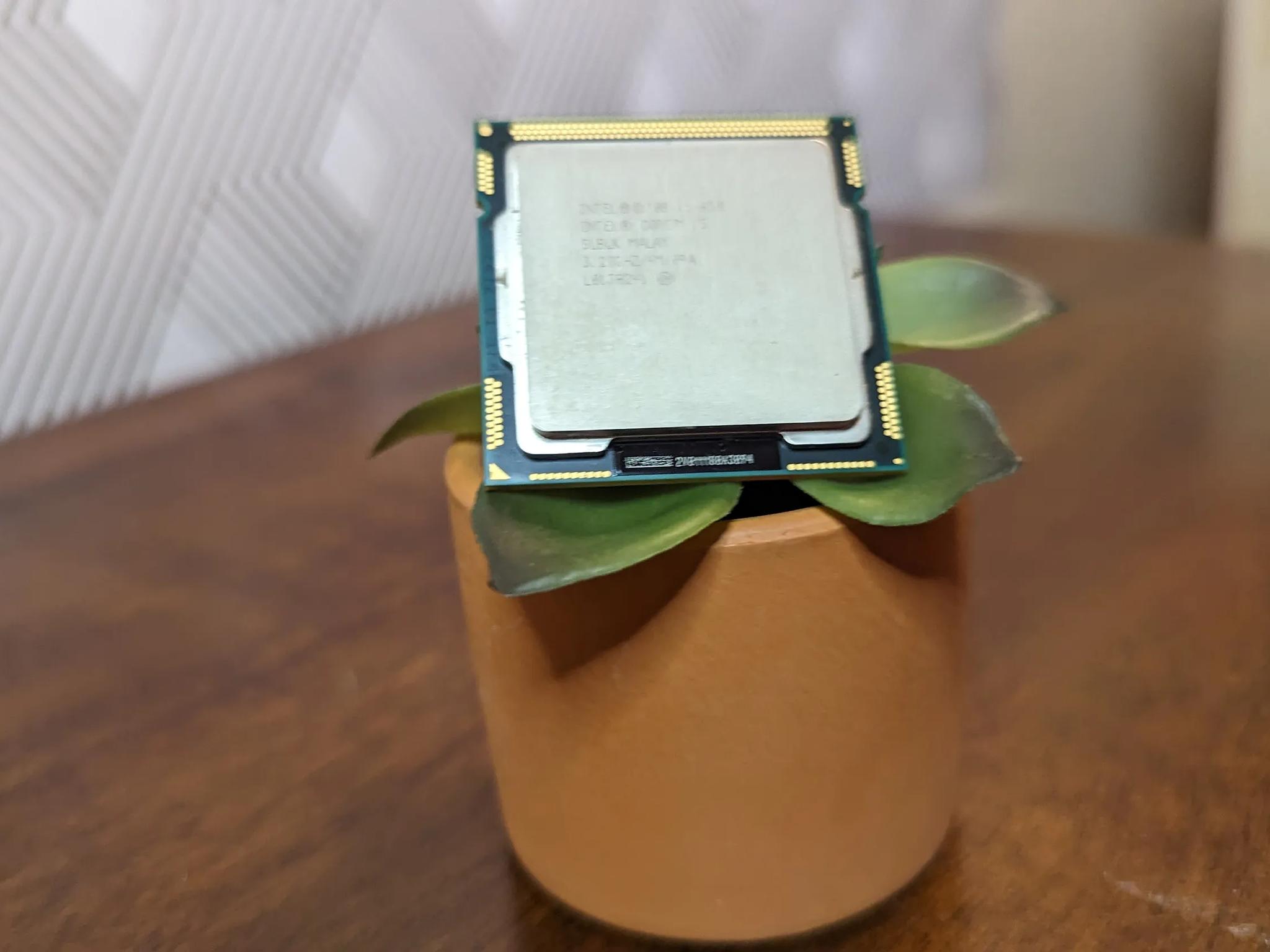 Intel Core i5-650 3.2 GHz 2.5GT/s LGA1156 Desktop CPU Processor