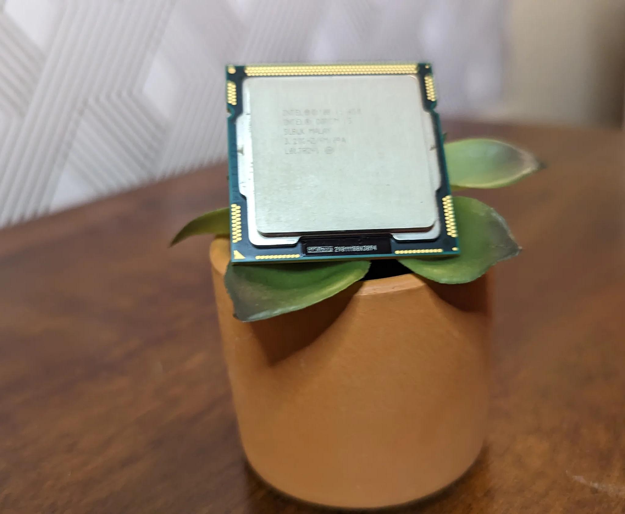 Intel Core i5-650 3.2 GHz 2.5GT/s LGA1156 Desktop CPU Processor