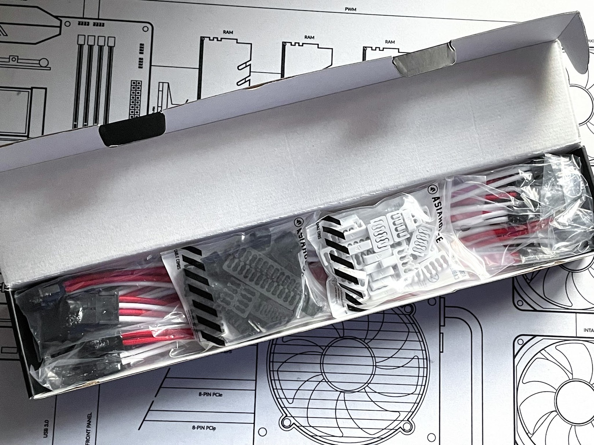 AsiaHorse 16AWG PSU Cable Extensions - Red/White Mix