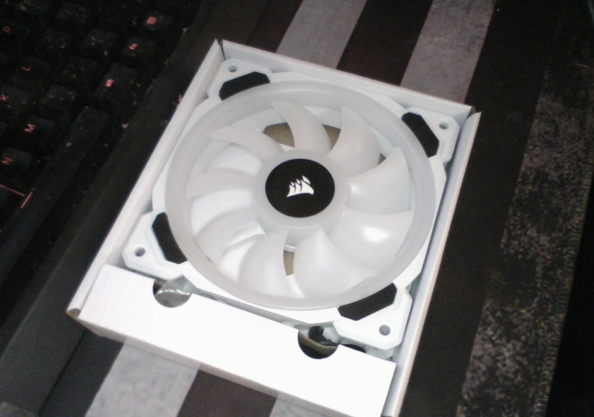 CORSAIR LL120 RGB white fans (3)