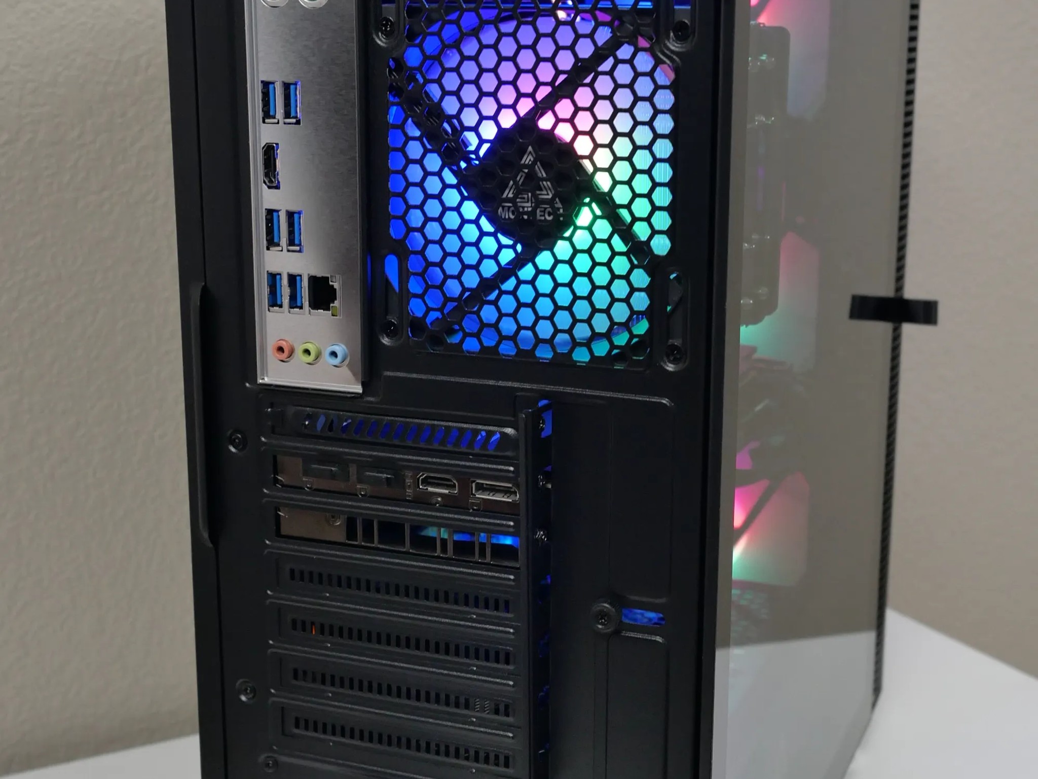 Intel i7-9700k - MSI GeForce RTX 2070 Super - Corsair Vengeance 32GB 3600MHz - 1TB NVMe SSD