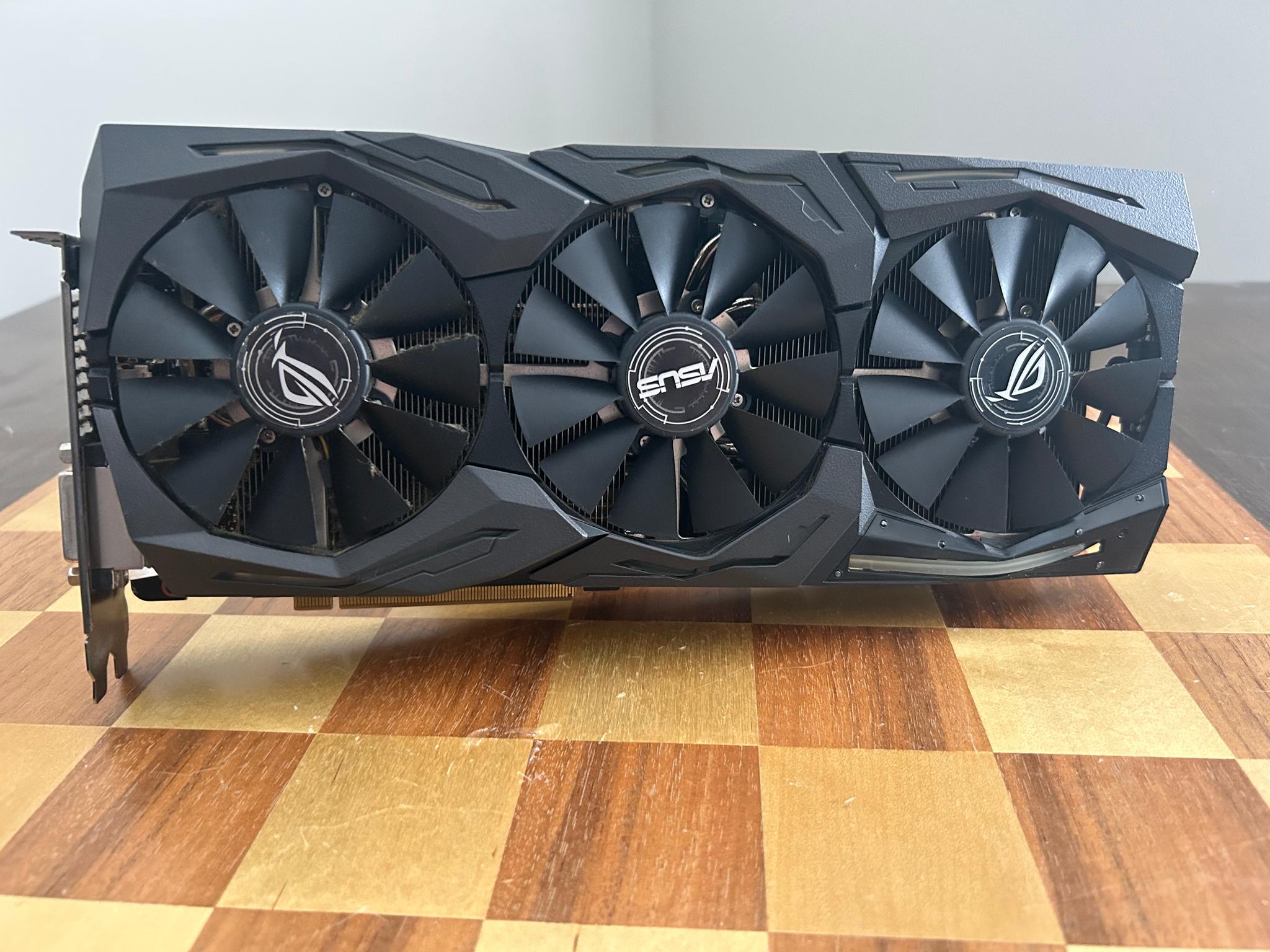 Asus ROG Strix GTX 1080Ti **SLIGHT DAMAGE**