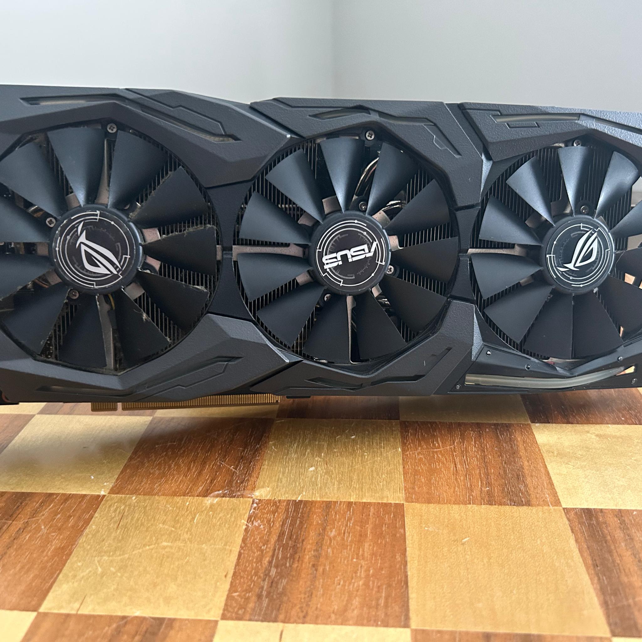 Asus ROG Strix GTX 1080Ti **SLIGHT DAMAGE**