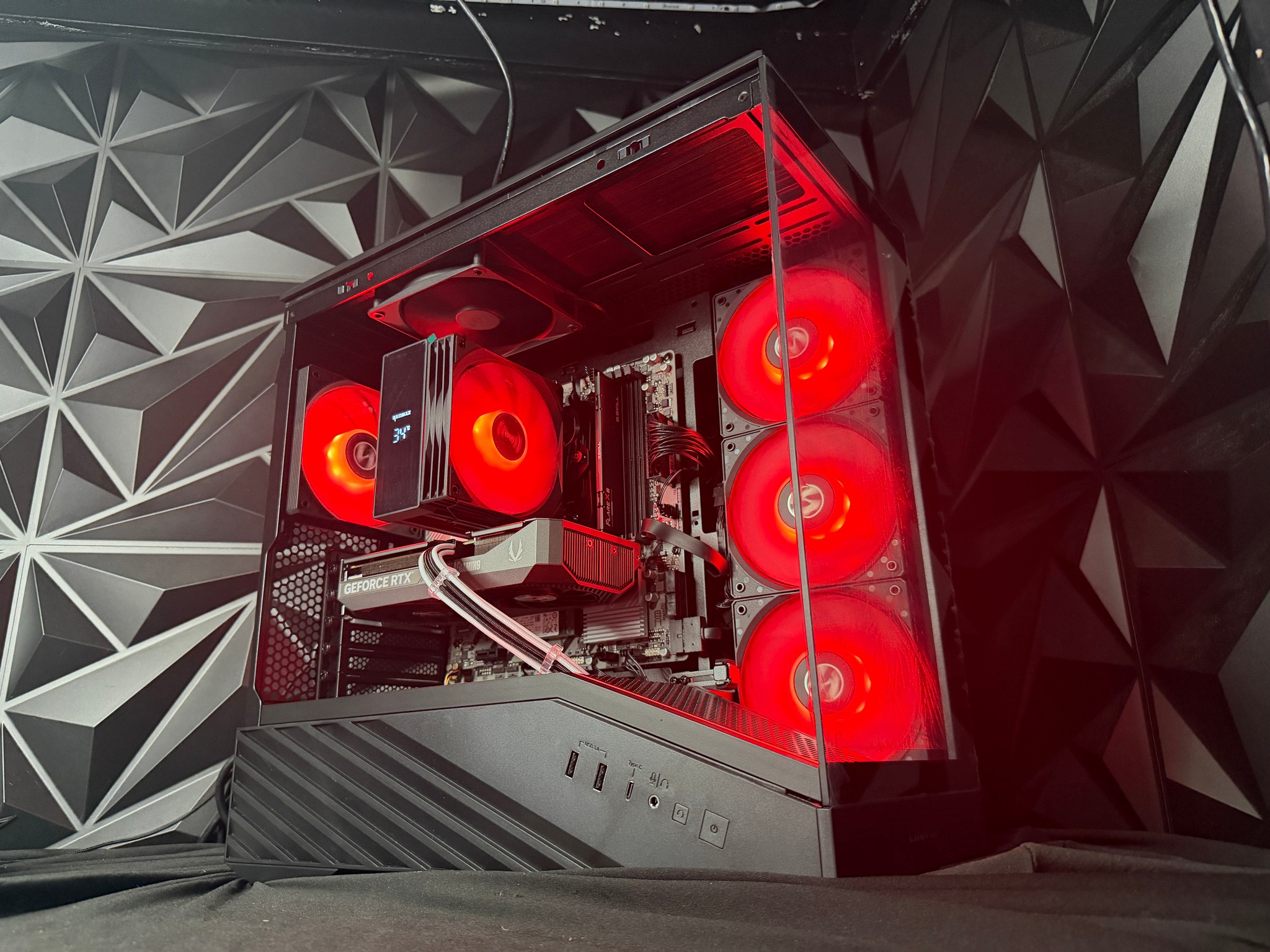 🚀🎮 THE STARTER CARTER 🎮🚀 Ryzen 5 8400F| RTX 5060Ti| 16 GB DDR5| 1.25 TB NVMe| 650W Gold PSU