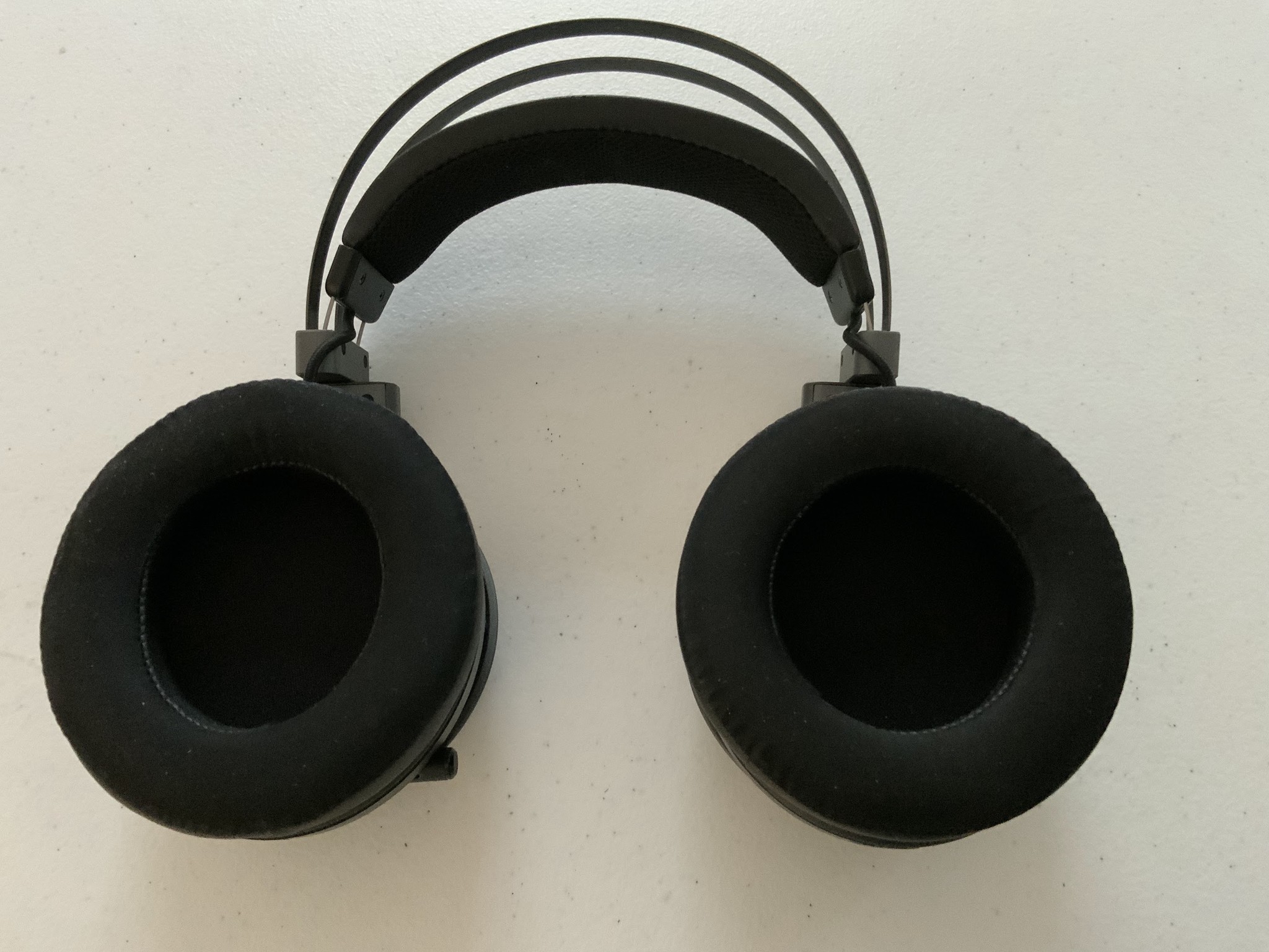 Razer Nari Ultimate Wireless 7.1 Surround Sound Gaming Headset: THX Audio & Haptic Feedback