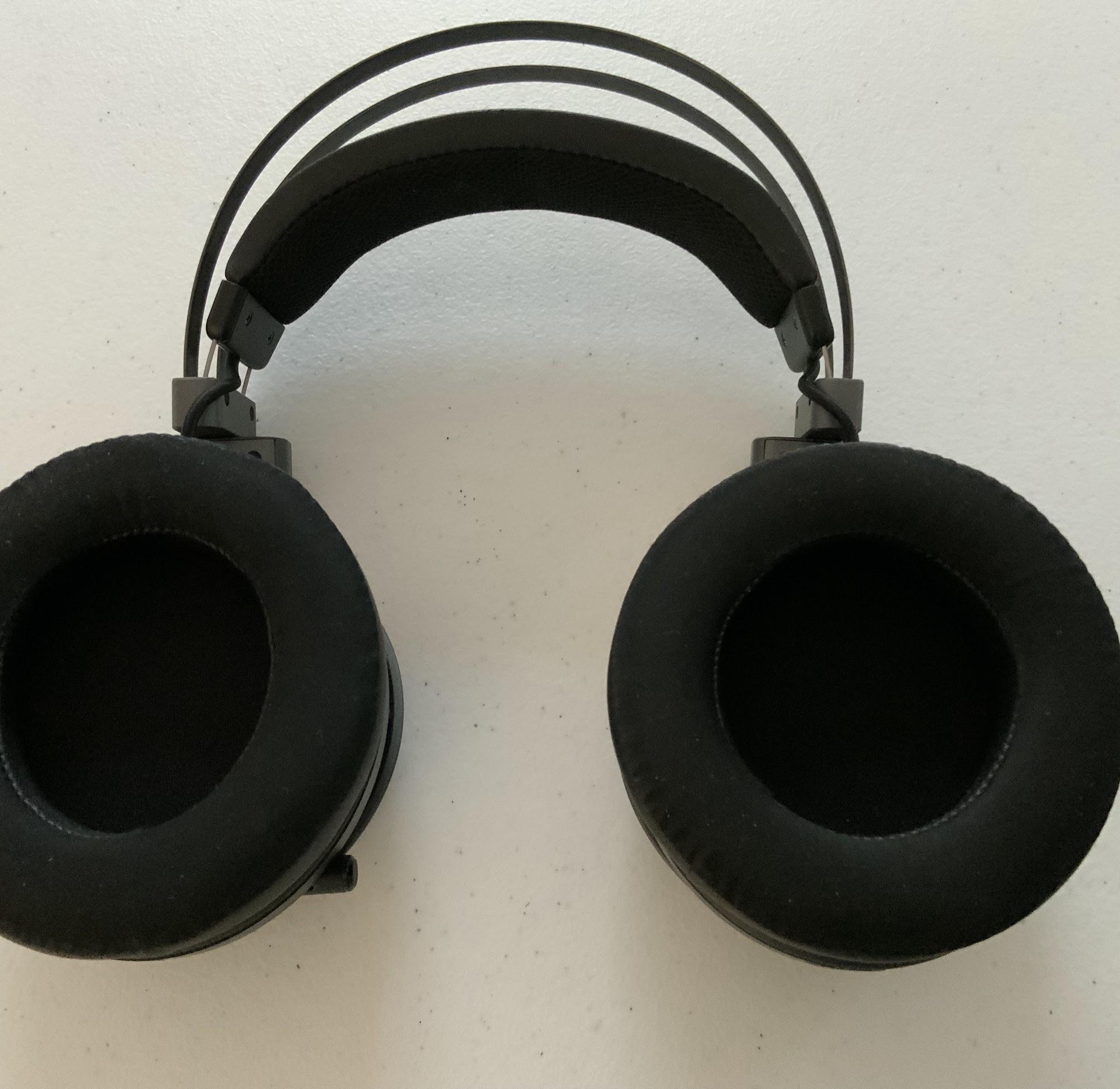 Razer Nari Ultimate Wireless 7.1 Surround Sound Gaming Headset: THX Audio & Haptic Feedback
