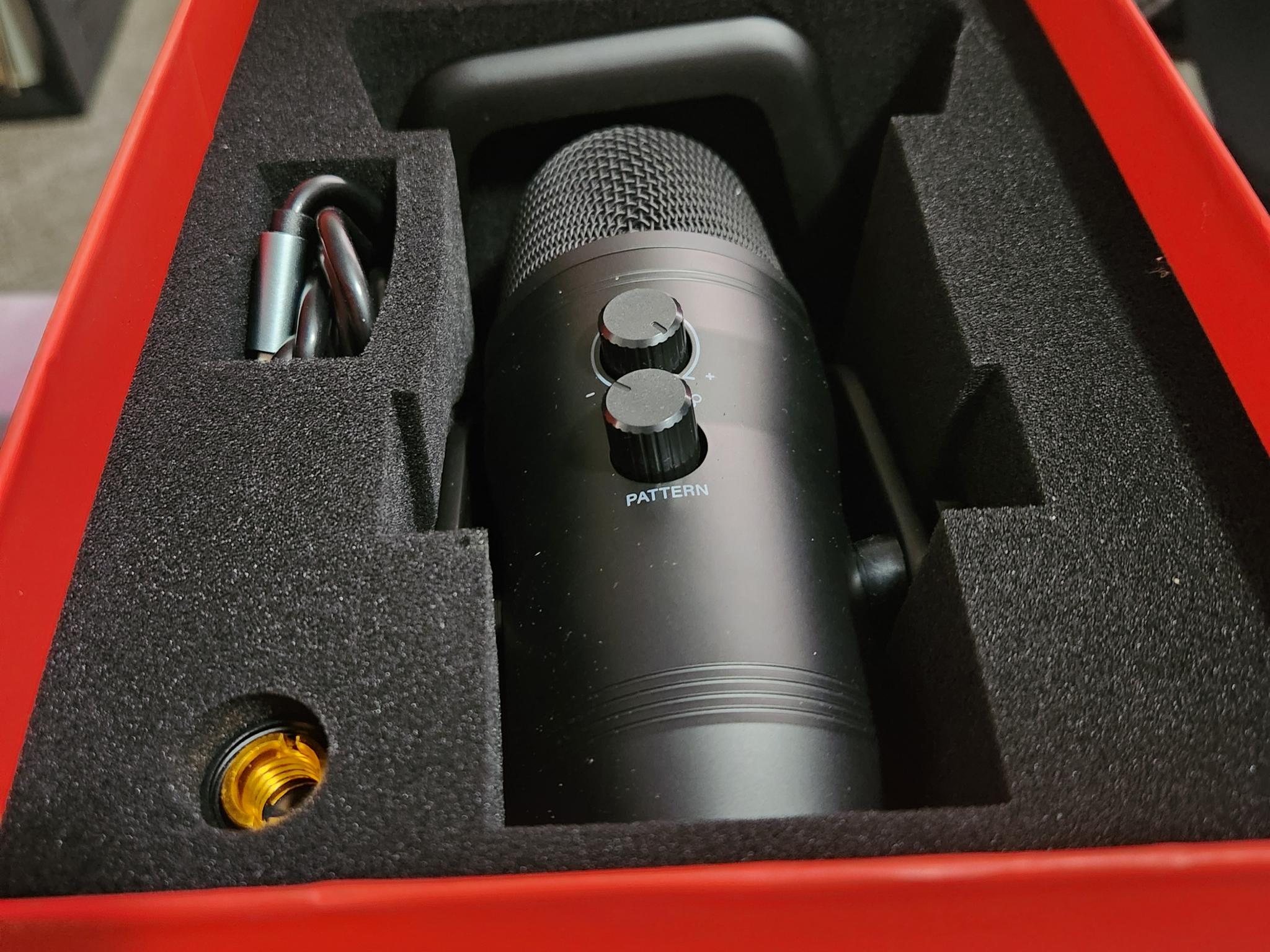 FIFINE K690 USB Studio Recording Microphone with Mute Button & Headphone Jack, Four Pickup Patterns