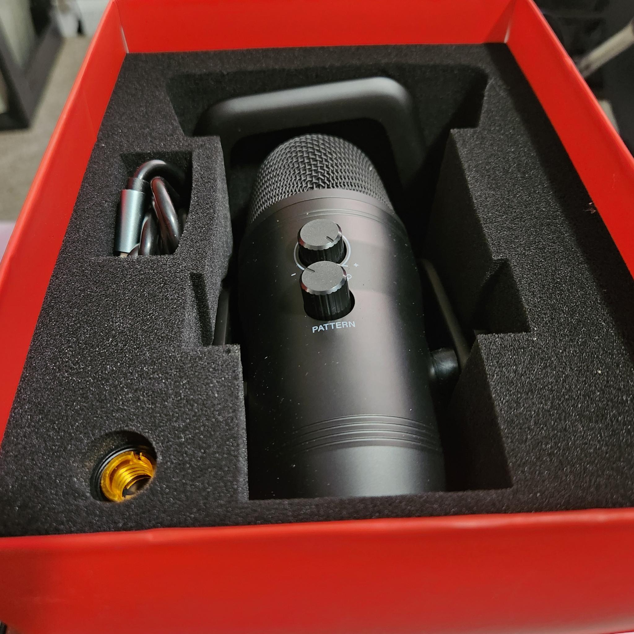 FIFINE K690 USB Studio Recording Microphone with Mute Button & Headphone Jack, Four Pickup Patterns
